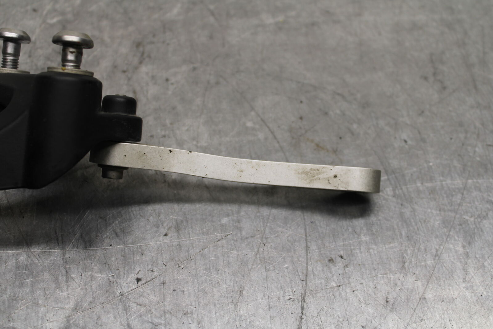 09-14 YAMAHA YZF R1 RIGHT REAR BACK PASSENGER PEG BB118