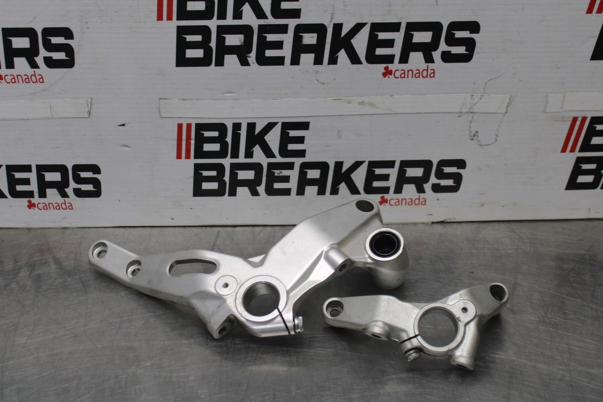 16 DUCATI 959 PANIGALE ENGINE/ FRAME MOUNT MOTOR BRACKET SET BB912