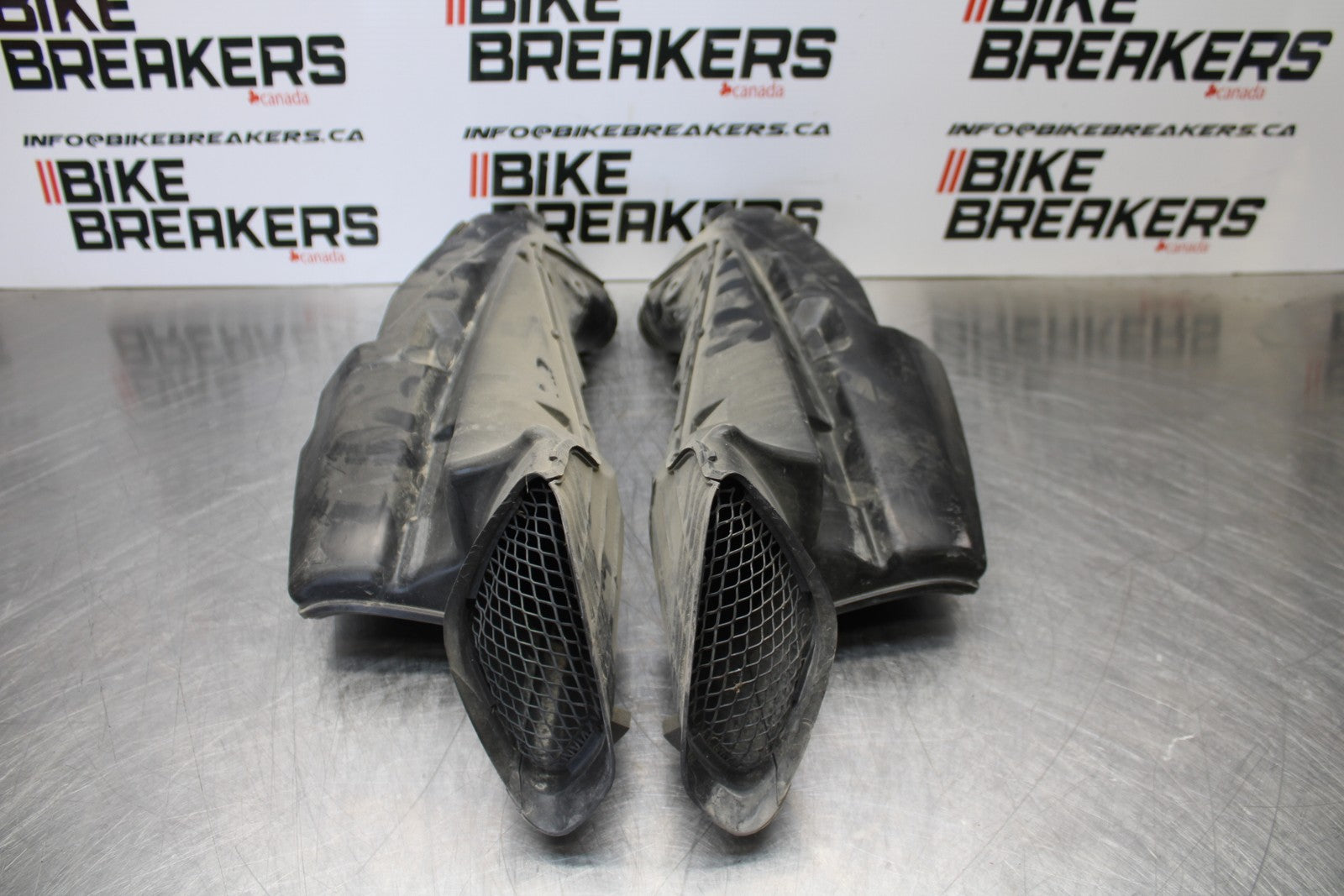 06-07 SUZUKI GSXR 600 RIGHT LEFT AIR INTAKE DUCTS BB170
