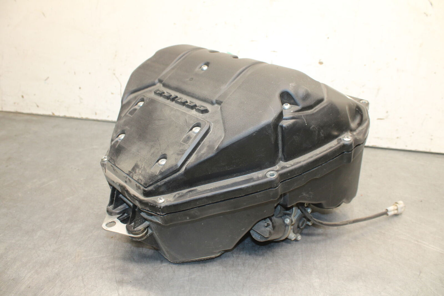 09-14 YAMAHA YZF R1 AIRBOX AIR INTAKE FILTER BOX BB696