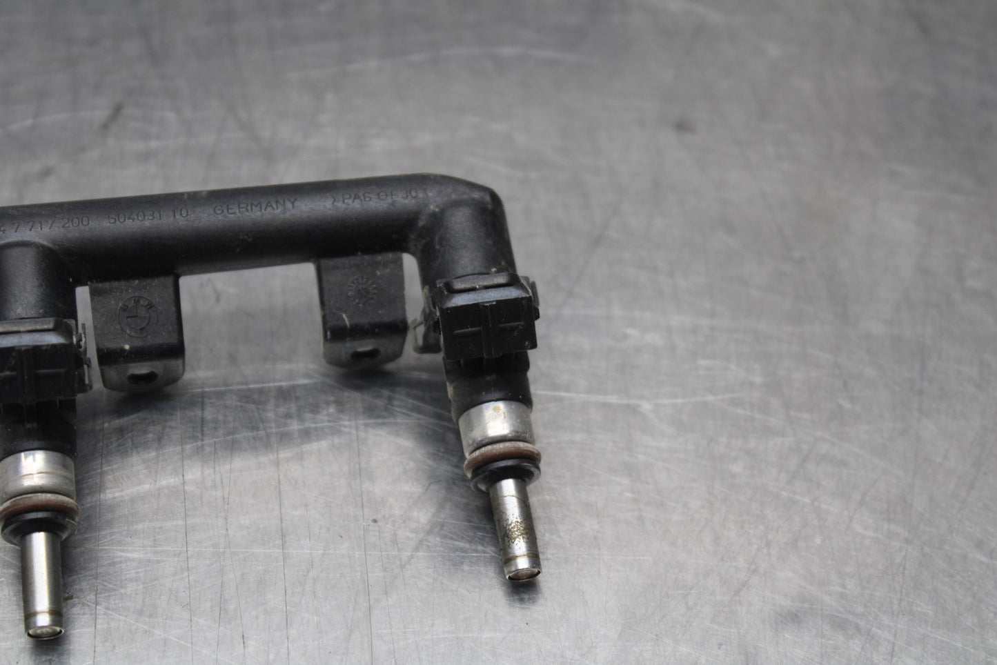 12-14 BMW S1000RR SECONDARY FUEL INJECTORS TOP AIRBOX GAS RAIL BB204