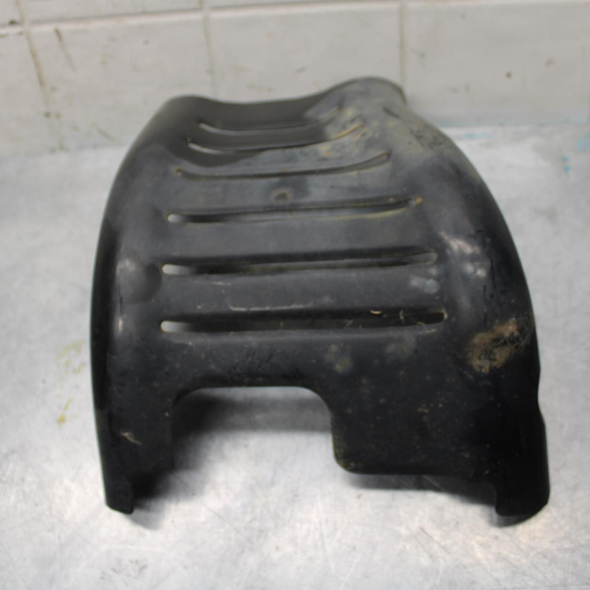 84-85 HONDA V65 SABRE  MUFFLER EXHAUST PIPE COVER HEAT SHIELD GUARD BB05