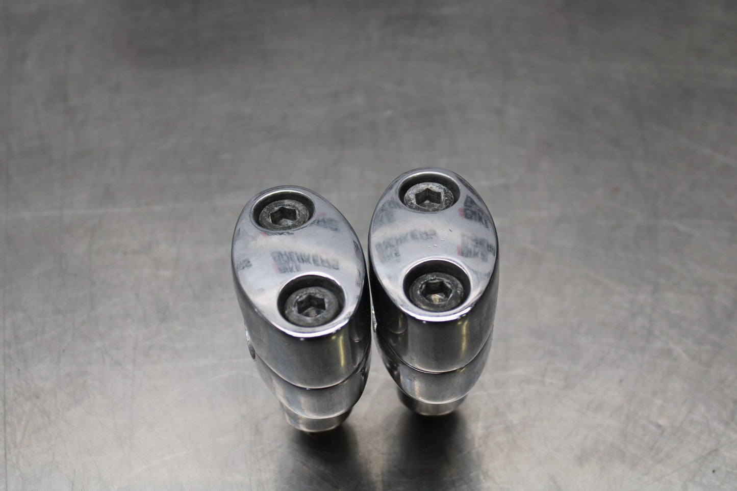 08 KAWASAKI VULCAN 900 HANDLEBAR RISERS BB184