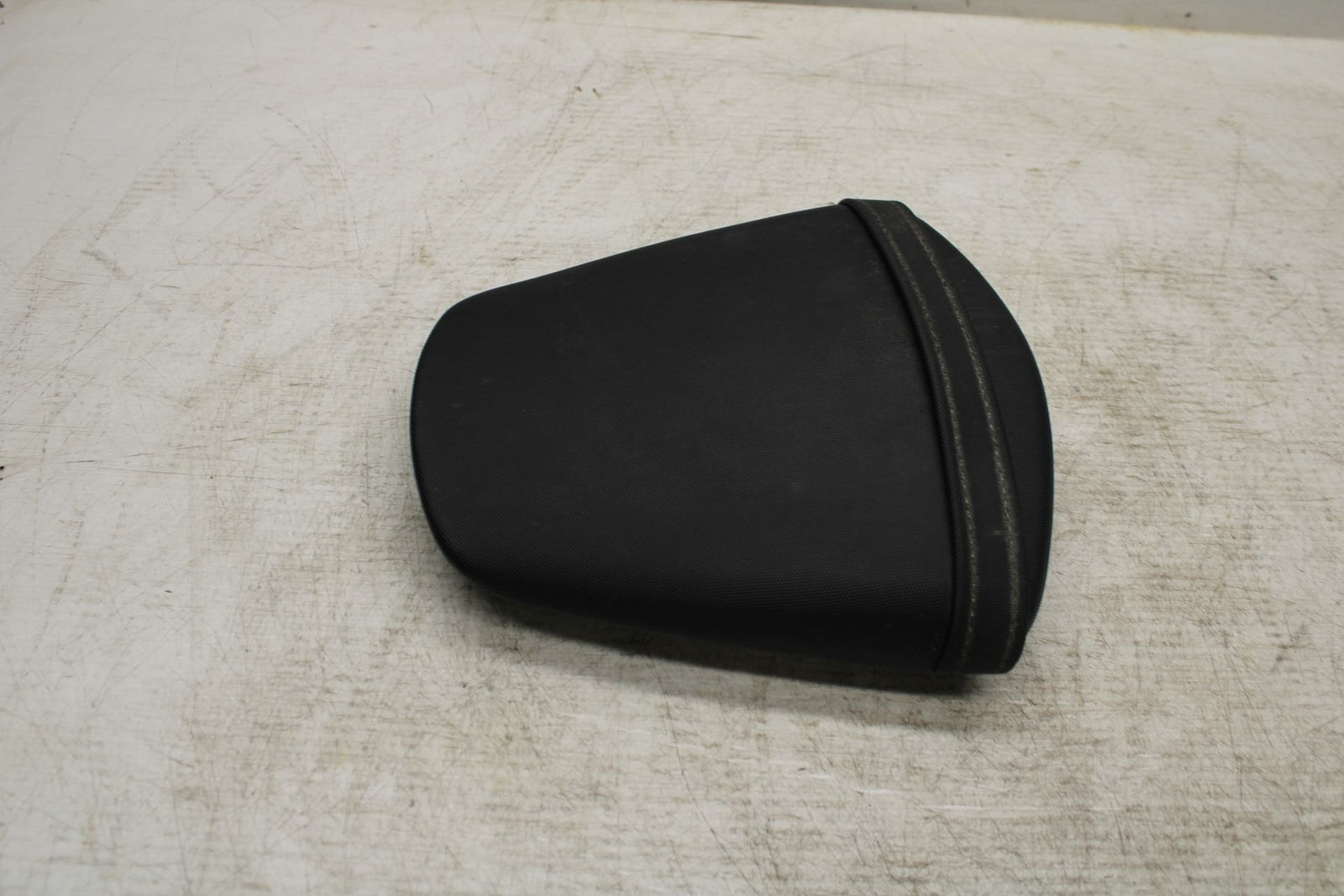 11-19 SUZUKI GSXR600 REAR BACK PASSENGER TANDEM SEAT PAD SADDLE PILLION BB371