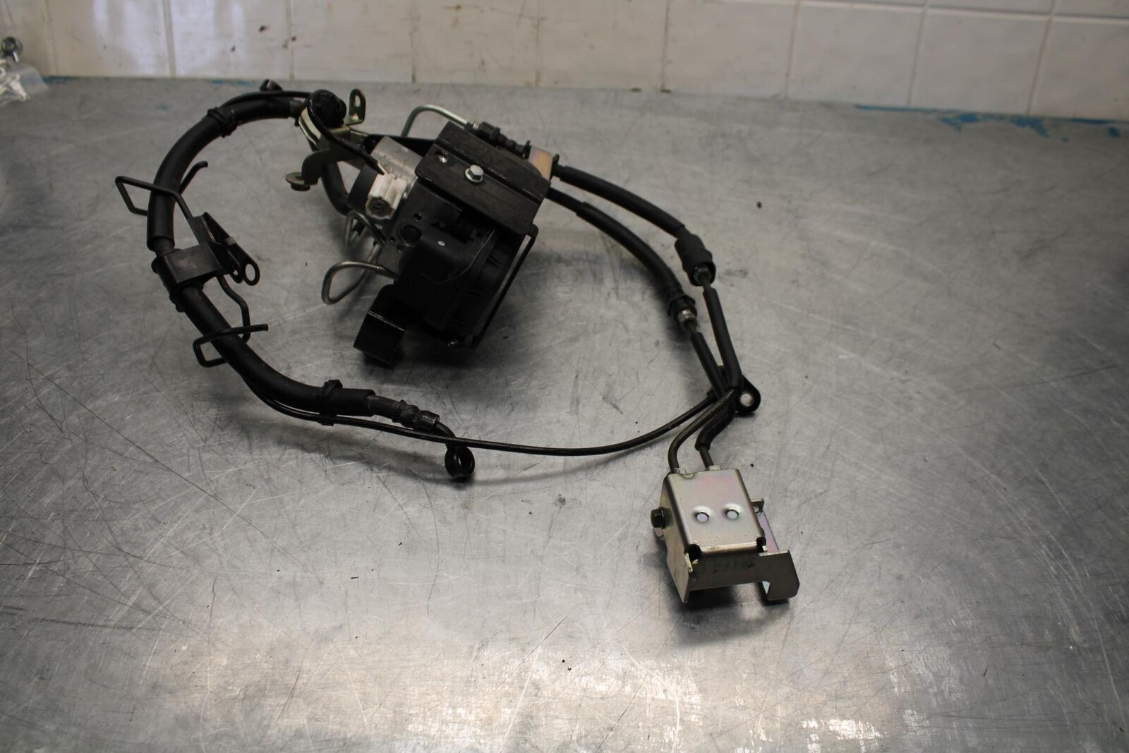 17-18 YAMAHA YZF R3 ABS PUMP UNIT MODULE W HOSES  BB438