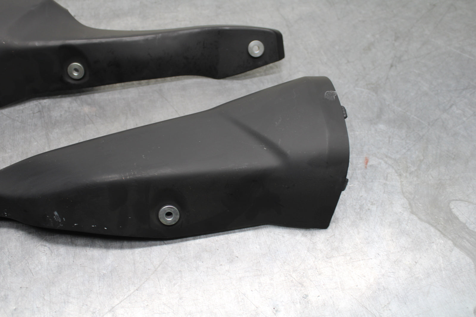 12-25 KAWASAKI NINJA ZX14R REAR MUFFLER EXHAUST PIPE COVER HEAT SHIELD BB757