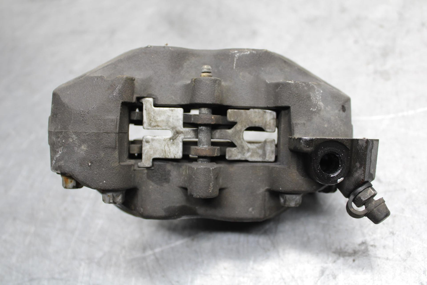 17 KAWASAKI Z900 ZR900 RIGHT LEFT FRONT BRAKE CALIPER SET PAIR CALIPERS BB549