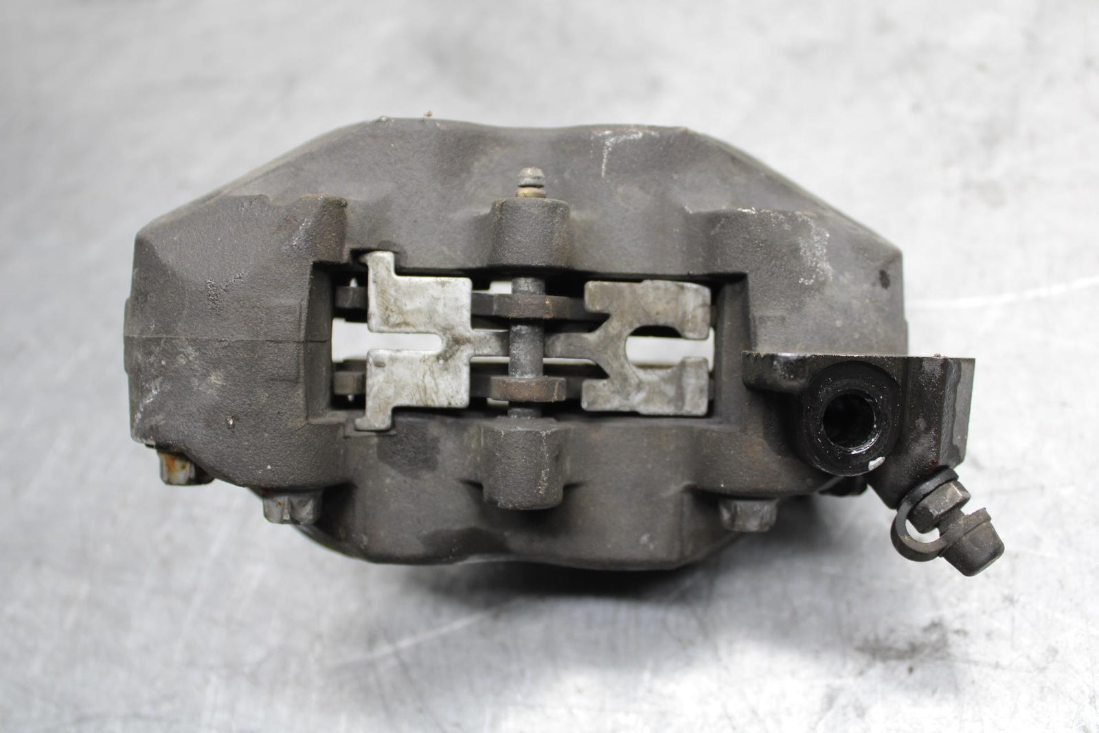 17 KAWASAKI Z900 ZR900 RIGHT LEFT FRONT BRAKE CALIPER SET PAIR CALIPERS BB549