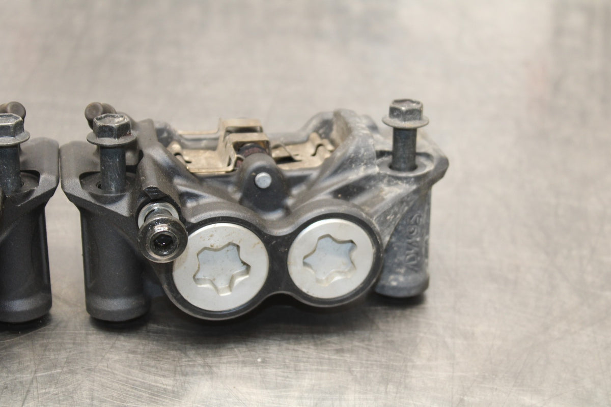 22-25 YAMAHA YZF R7 RIGHT LEFT FRONT BRAKE CALIPER SET PAIR CALIPERS BB176