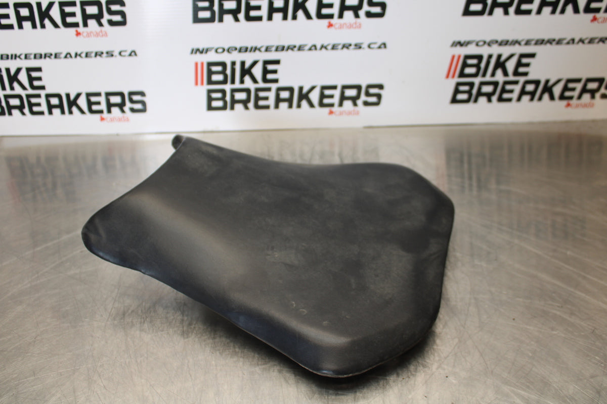 05-06 HONDA CBR600RR FRONT DRIVERS SEAT PAD SADDLE PILLION BB159