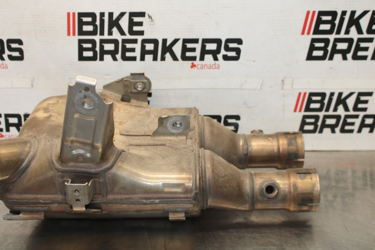 17 YAMAHA FZ10 EXHAUST MIDPIPE MID MIDDLE PIPE BB00