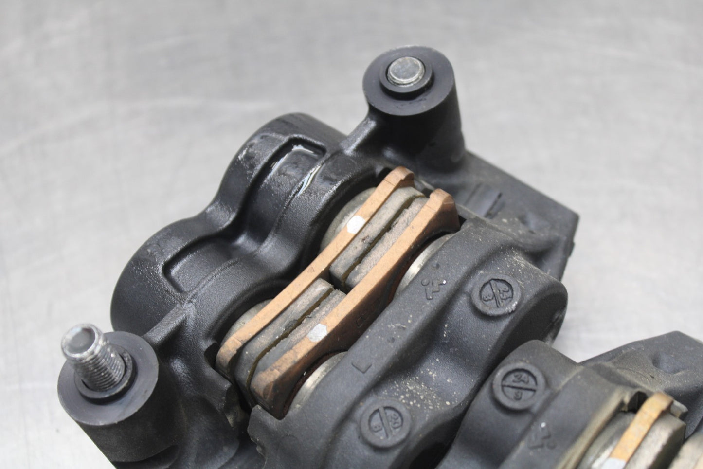 22-25 YAMAHA YZF R7 RIGHT LEFT FRONT BRAKE CALIPER SET PAIR CALIPERS BB769