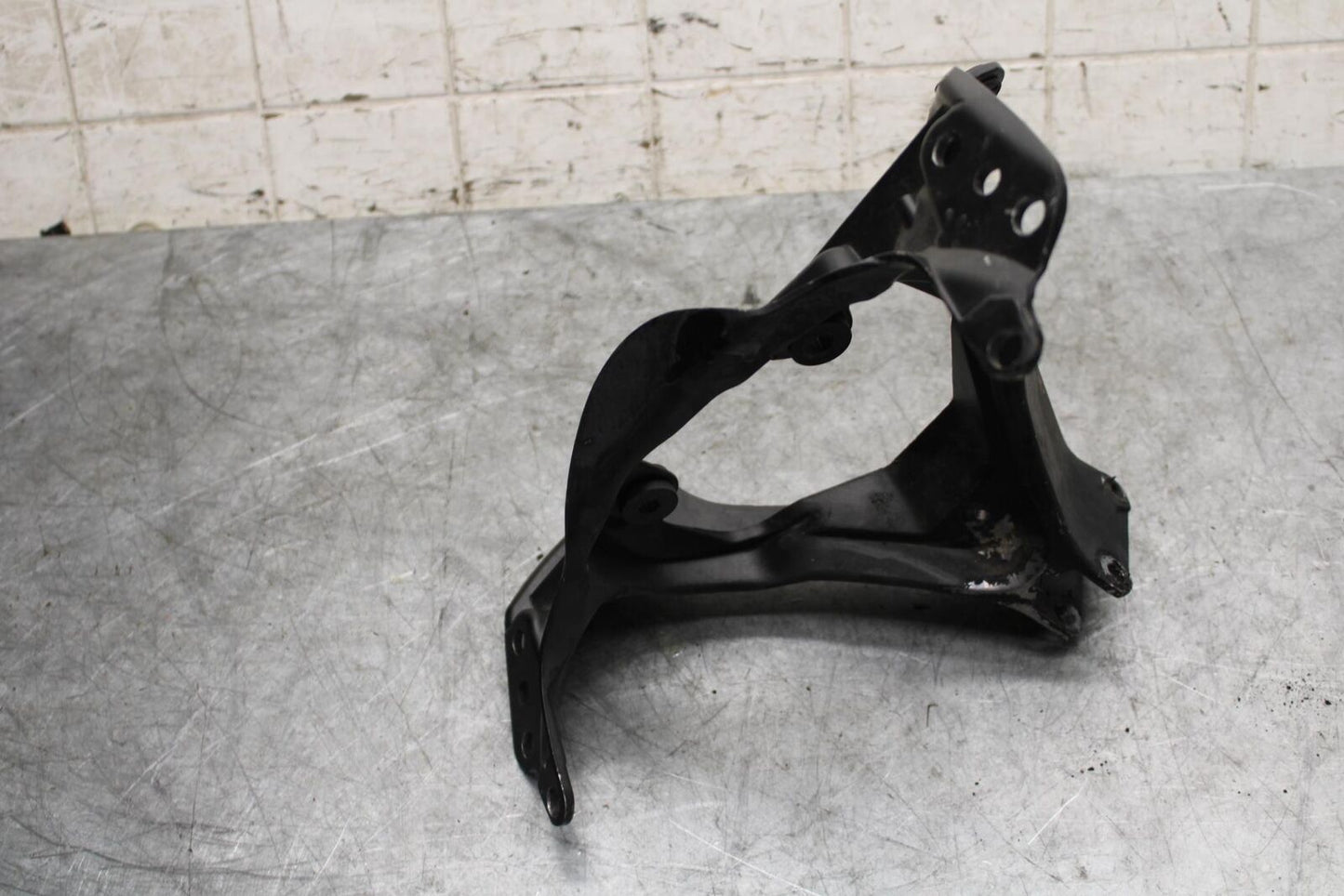 06-07 SUZUKI GSXR600 750 UPPER FAIRING MIRROR GAUGES STAY BRACKET BB543