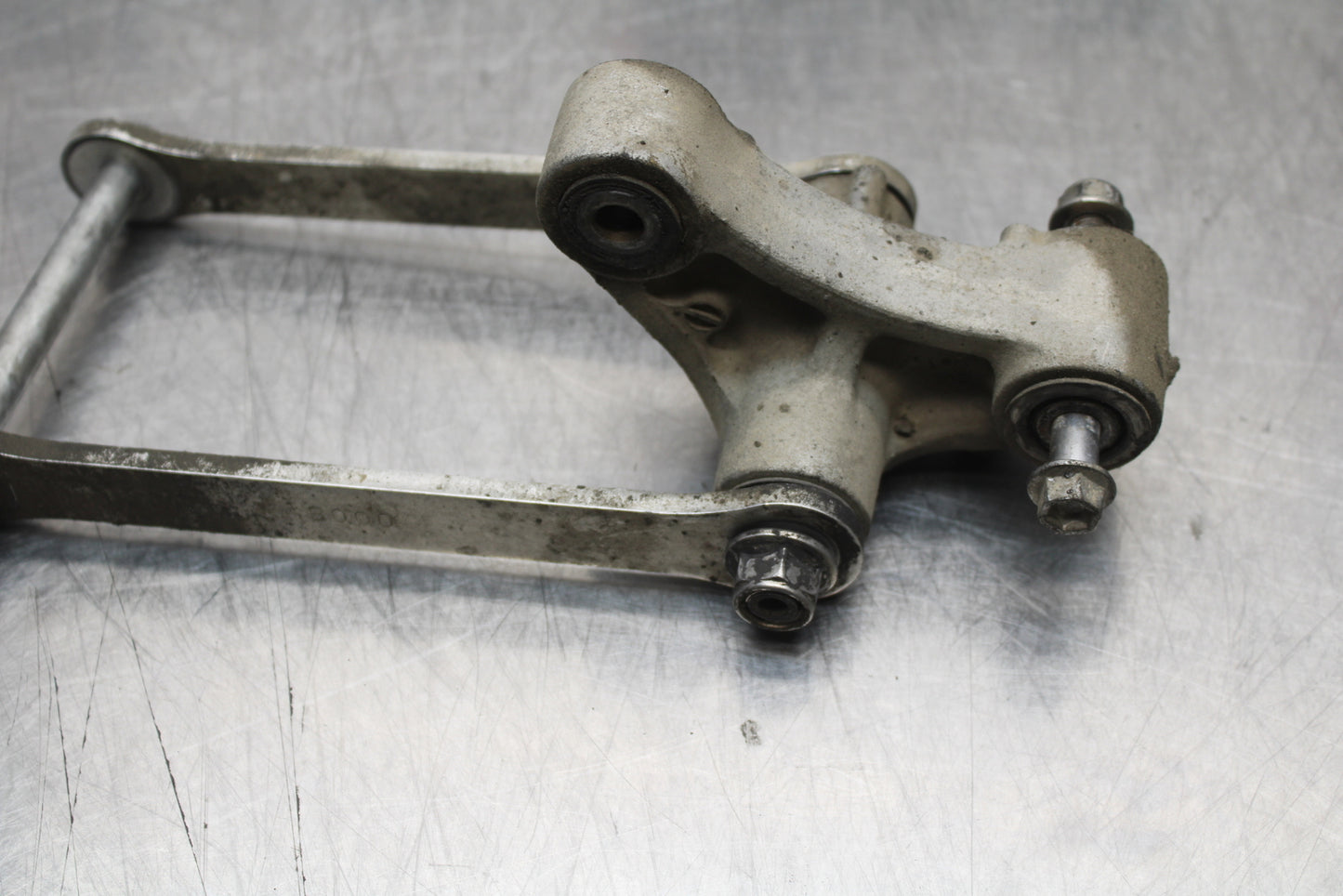 04-05 KAWASAKI NINJA ZX10R REAR DOGBONE SHOCK LINKAGE LINK BB163