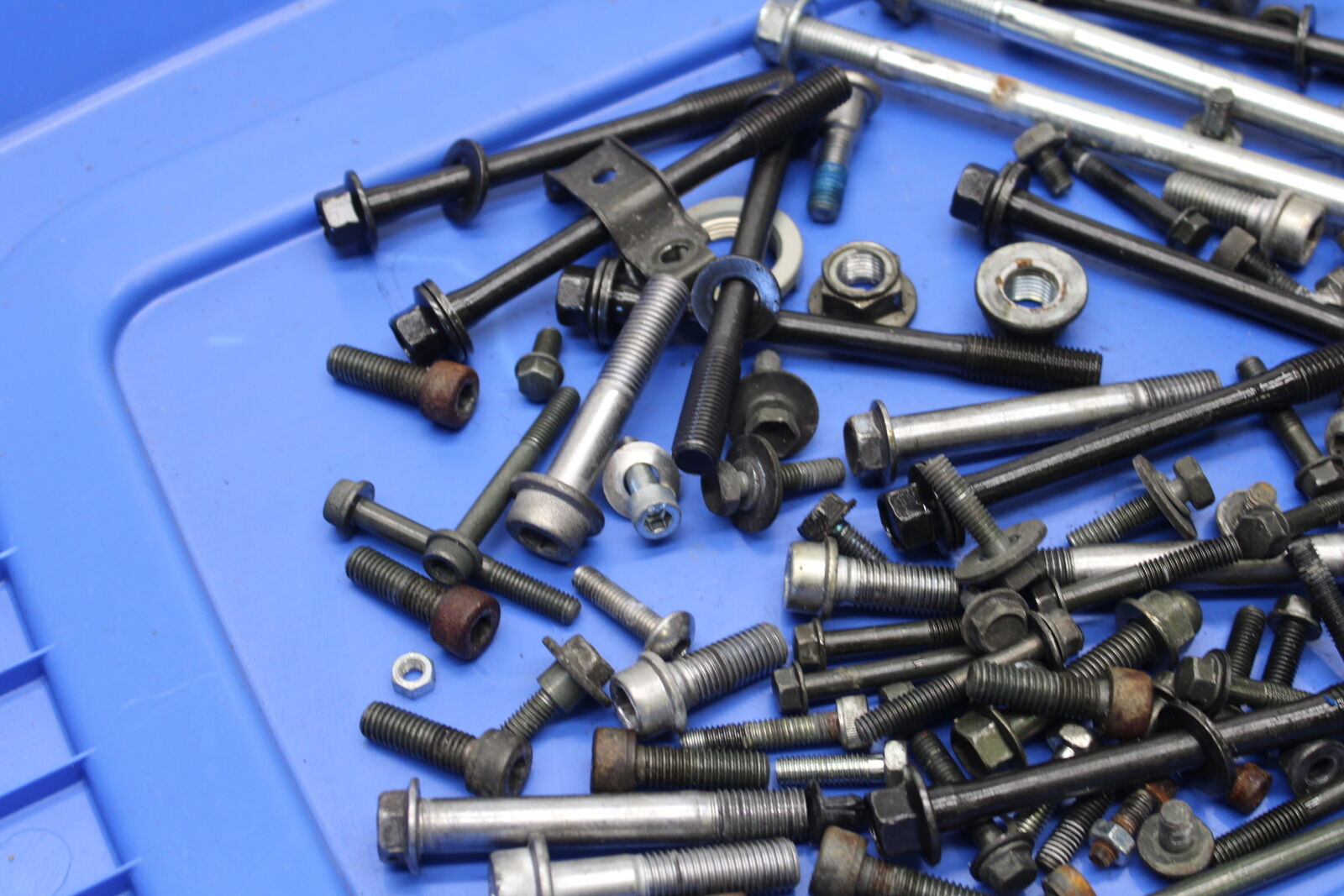 05-06 SUZUKI GSXR1000 MOUNTING BOLTS HARDWARE MOTOR SCREWS BB677