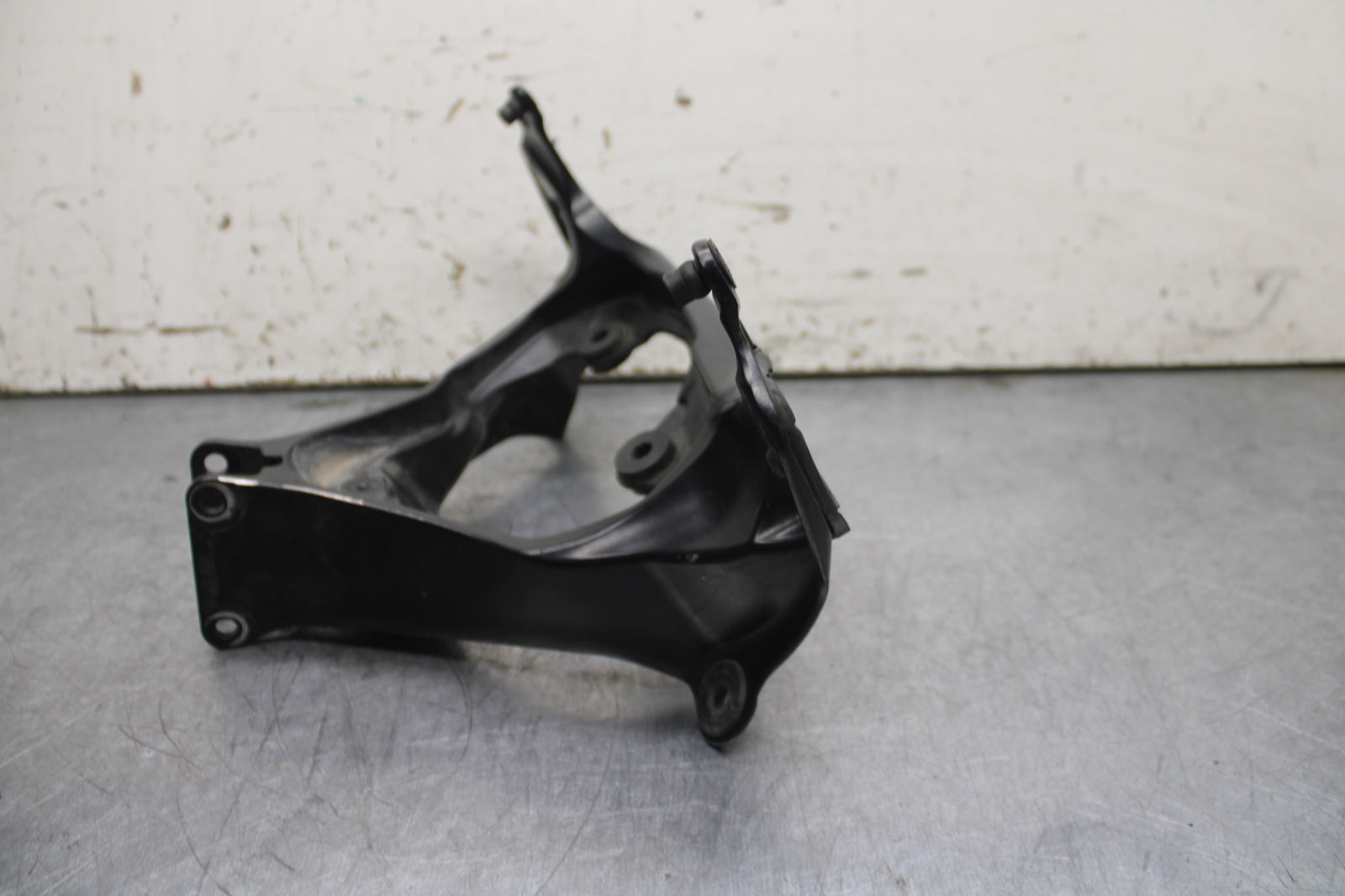 06-07 SUZUKI GSXR750 OEM UPPER FAIRING MIRROR GAUGES STAY BRACKET BB110