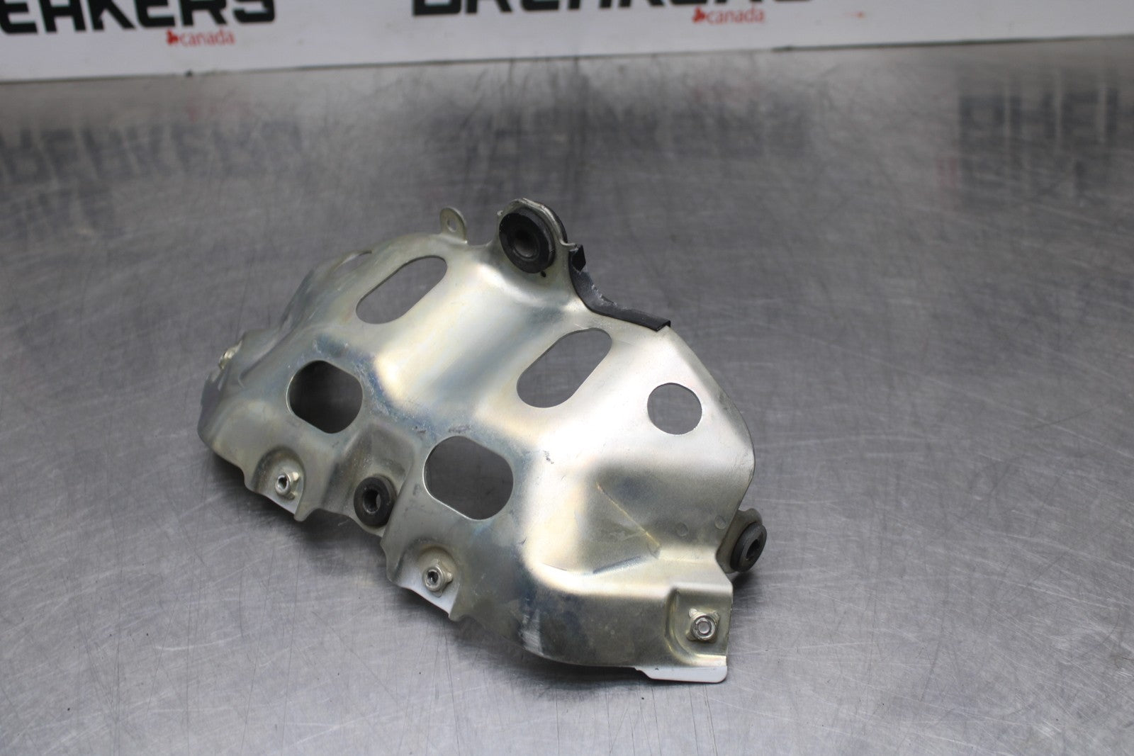 07 SUZUKI GSXR1000 FRONT GAS TANK FUEL CELL FAIRING COWL MOUNT BRACKET BB770