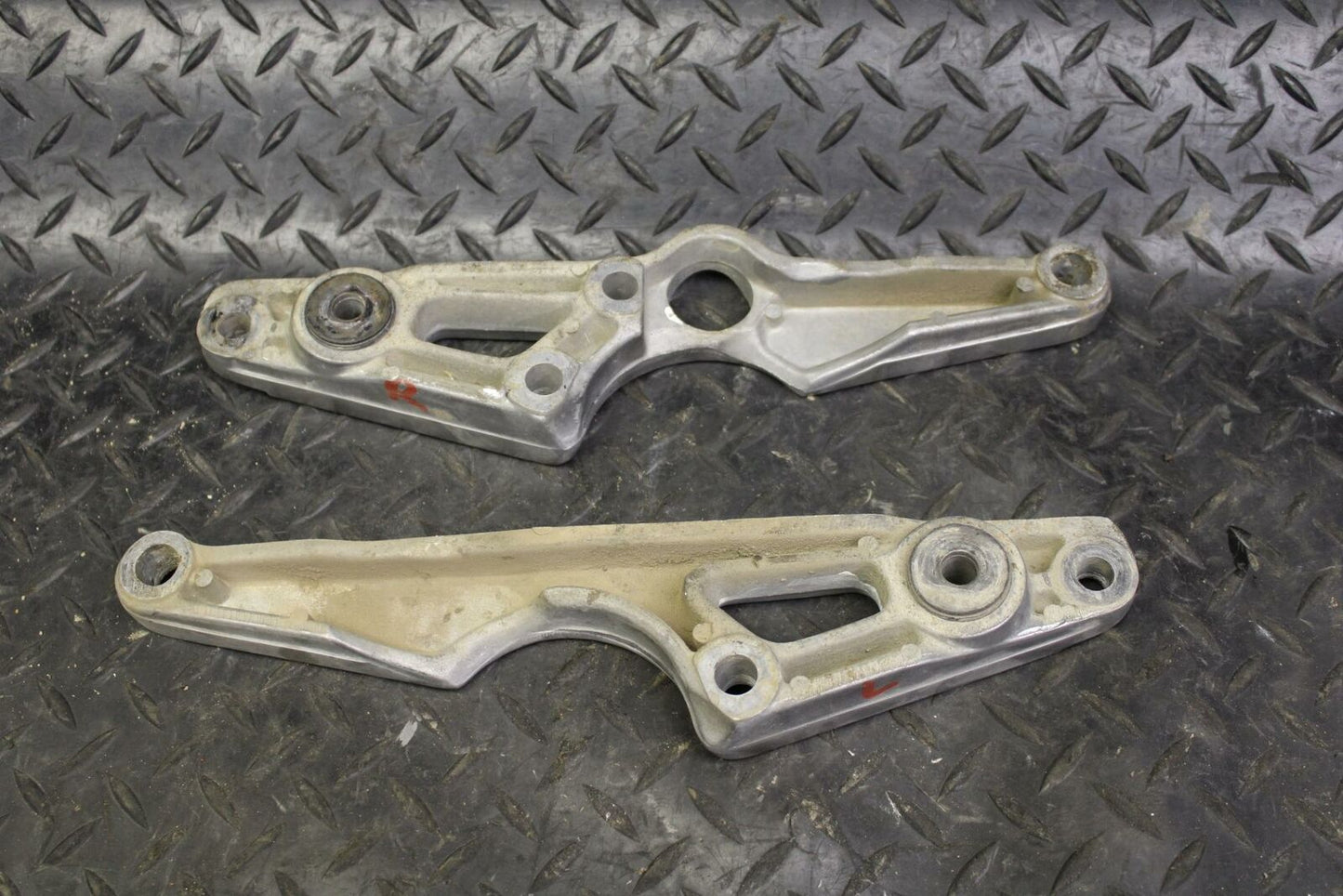 80-81 YAMAHA XS1100 SPECIAL SUPPORT FOOT RESTS PEGS STEPS SET PAIR BB174