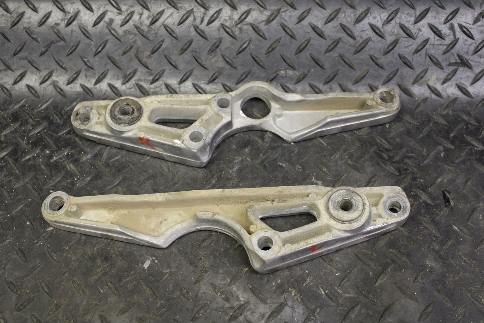 80-81 YAMAHA XS1100 SPECIAL SUPPORT FOOT RESTS PEGS STEPS SET PAIR BB174