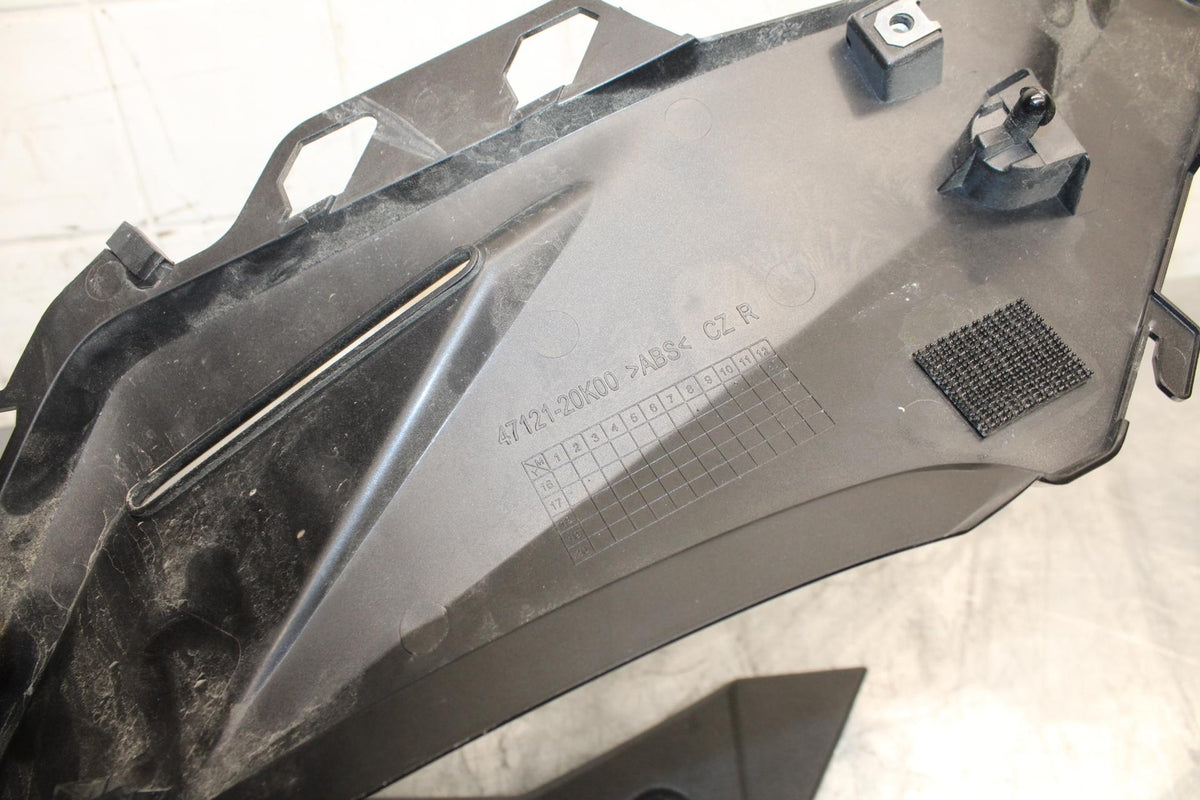 17-23 SUZUKI GSXR 250 GSX250RL8 RIGHT FRONT SIDE SEAT SADDLE PANEL TRIM  BB490