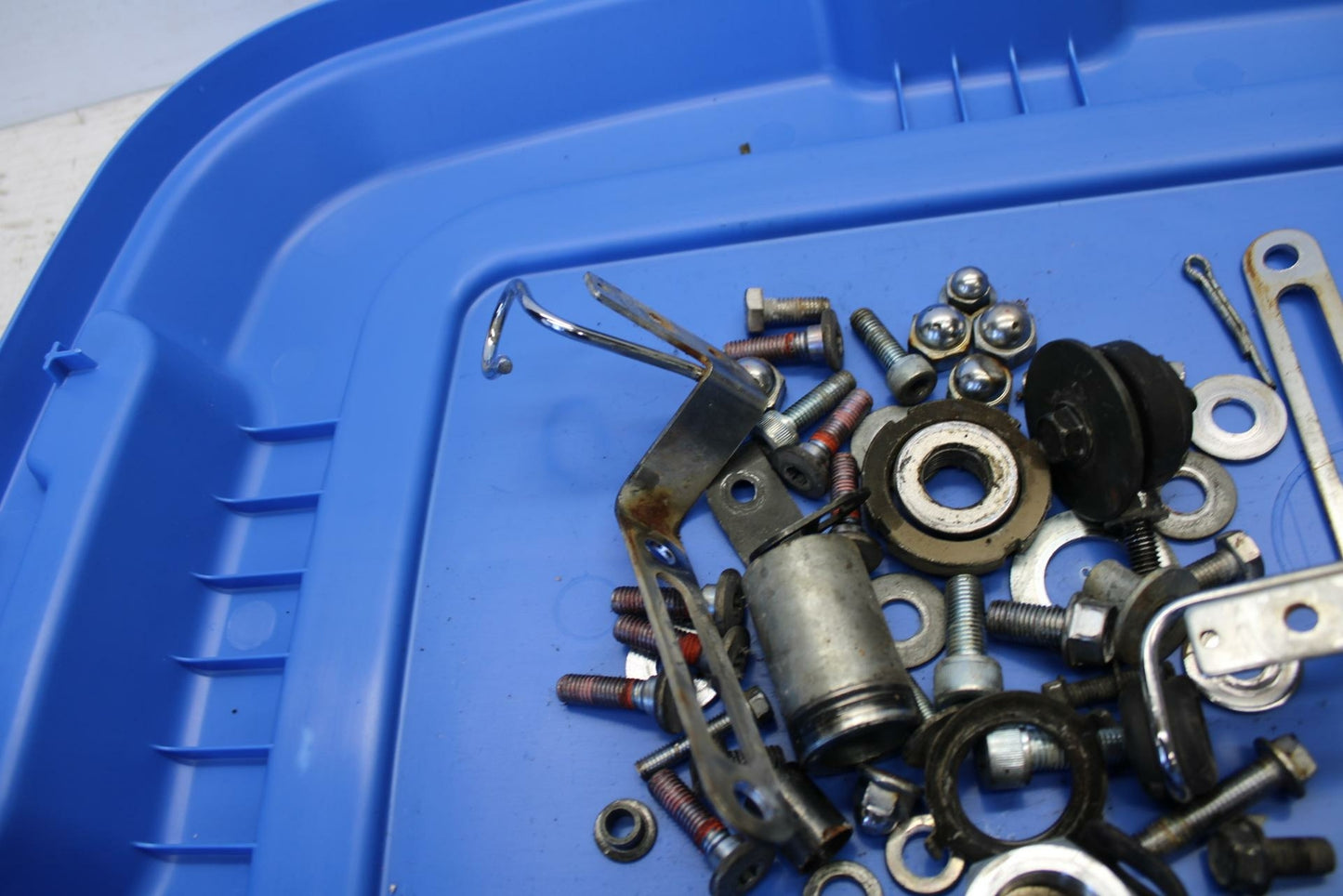 01 KAWASAKI VULCAN 1500 LEFTOVER BRAKE ROTOR  HARDWARE SCREW KIT SET BB301