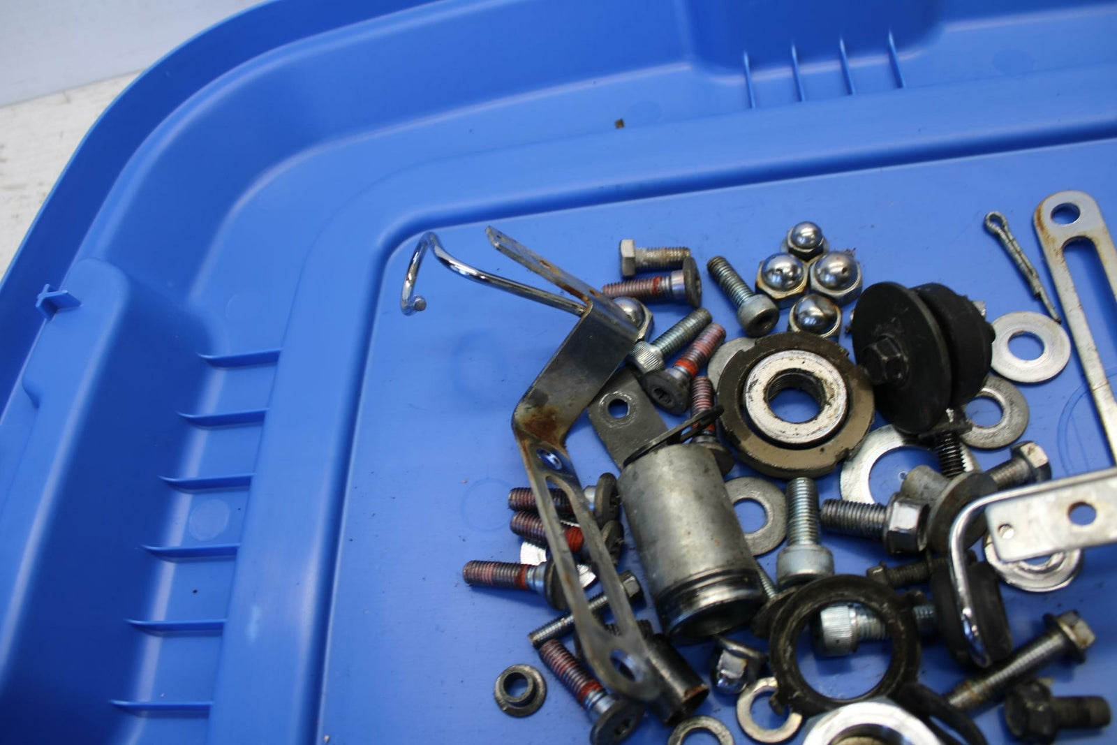 01 KAWASAKI VULCAN 1500 LEFTOVER BRAKE ROTOR  HARDWARE SCREW KIT SET BB301