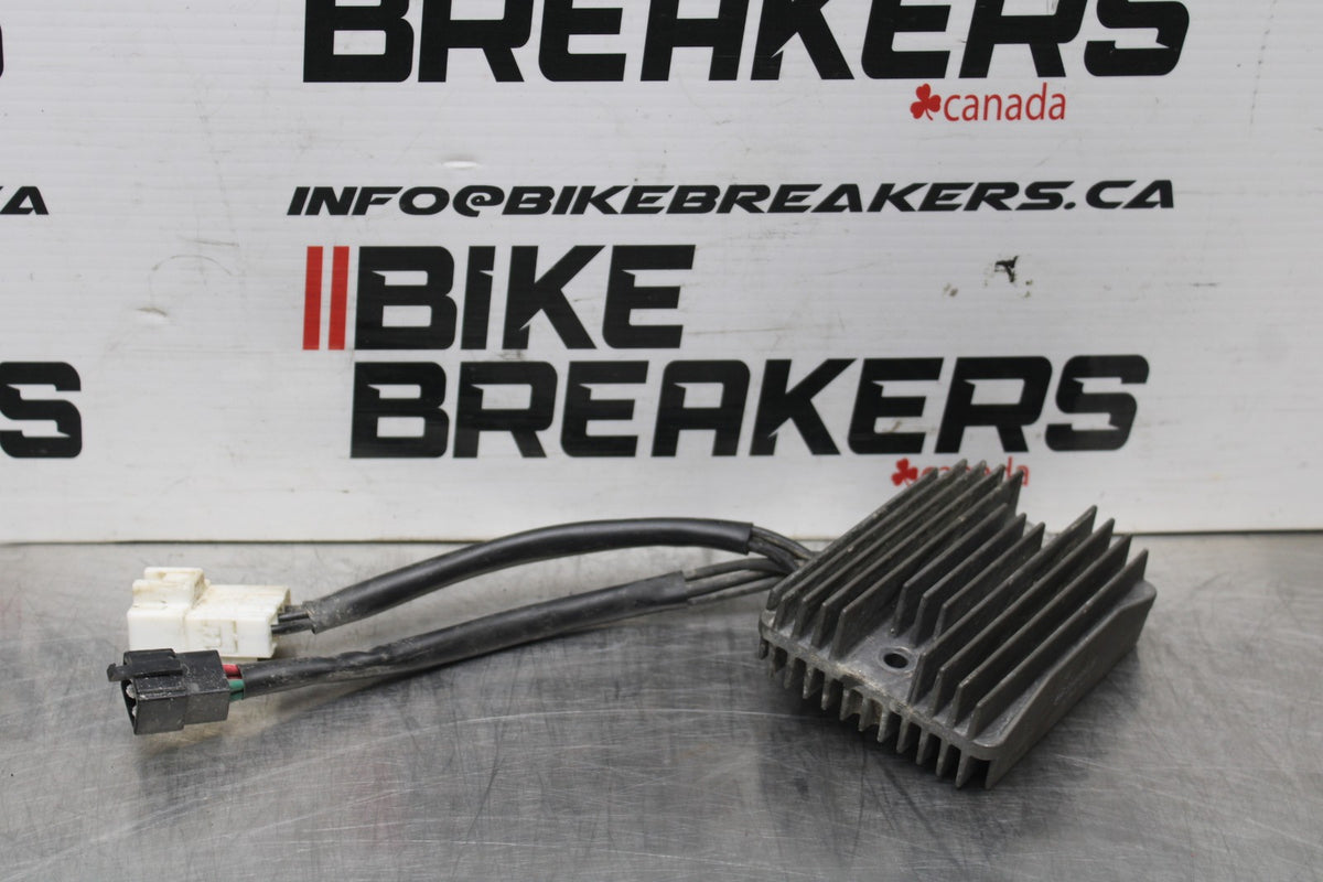 19 MOTO GUZZI V7 III RECTIFIER VOLTAGE REGULATOR BB831