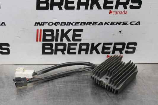 19 MOTO GUZZI V7 III RECTIFIER VOLTAGE REGULATOR BB831