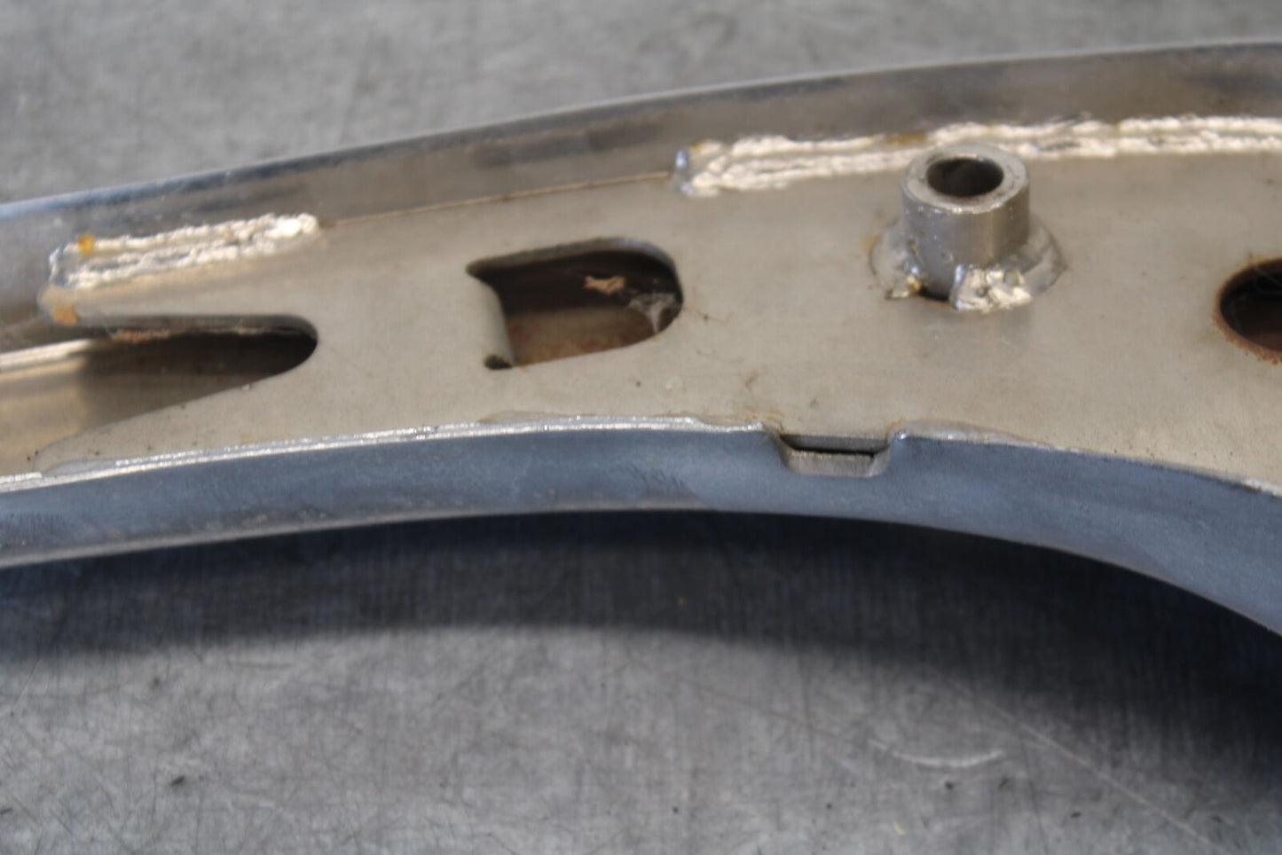 05-09 SUZUKI BOULEVARD C90 REAR BACK FENDER SUPPORT FRAME SUBFRAME BB692