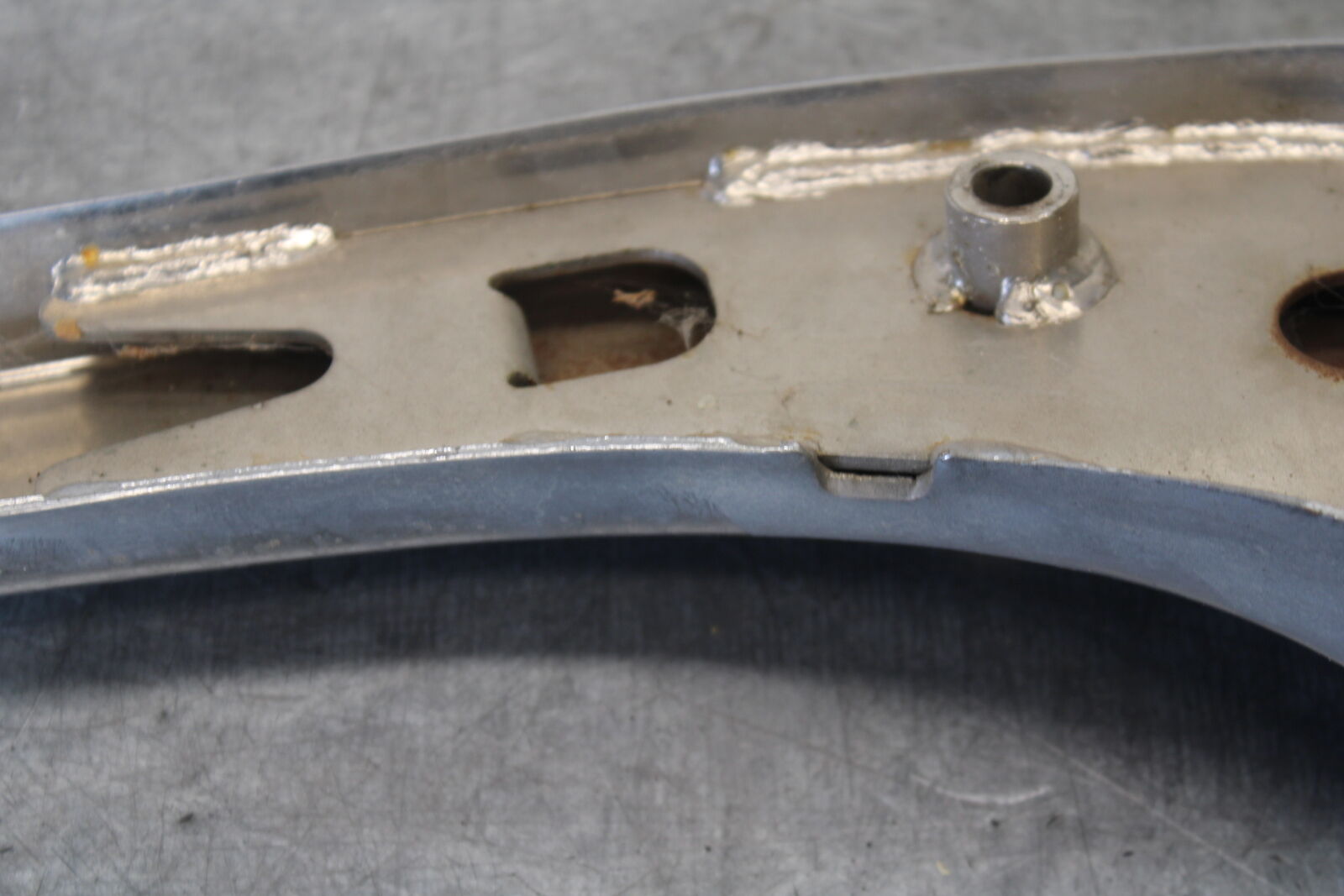 05-09 SUZUKI BOULEVARD C90 REAR BACK FENDER SUPPORT FRAME SUBFRAME BB692