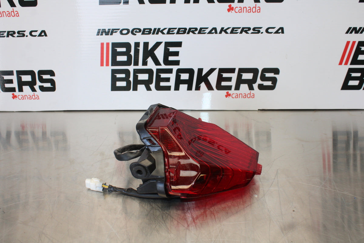 23 YAMAHA YZF R3 REAR TAIL TAILLIGHT BACK BRAKE LIGHT BB147