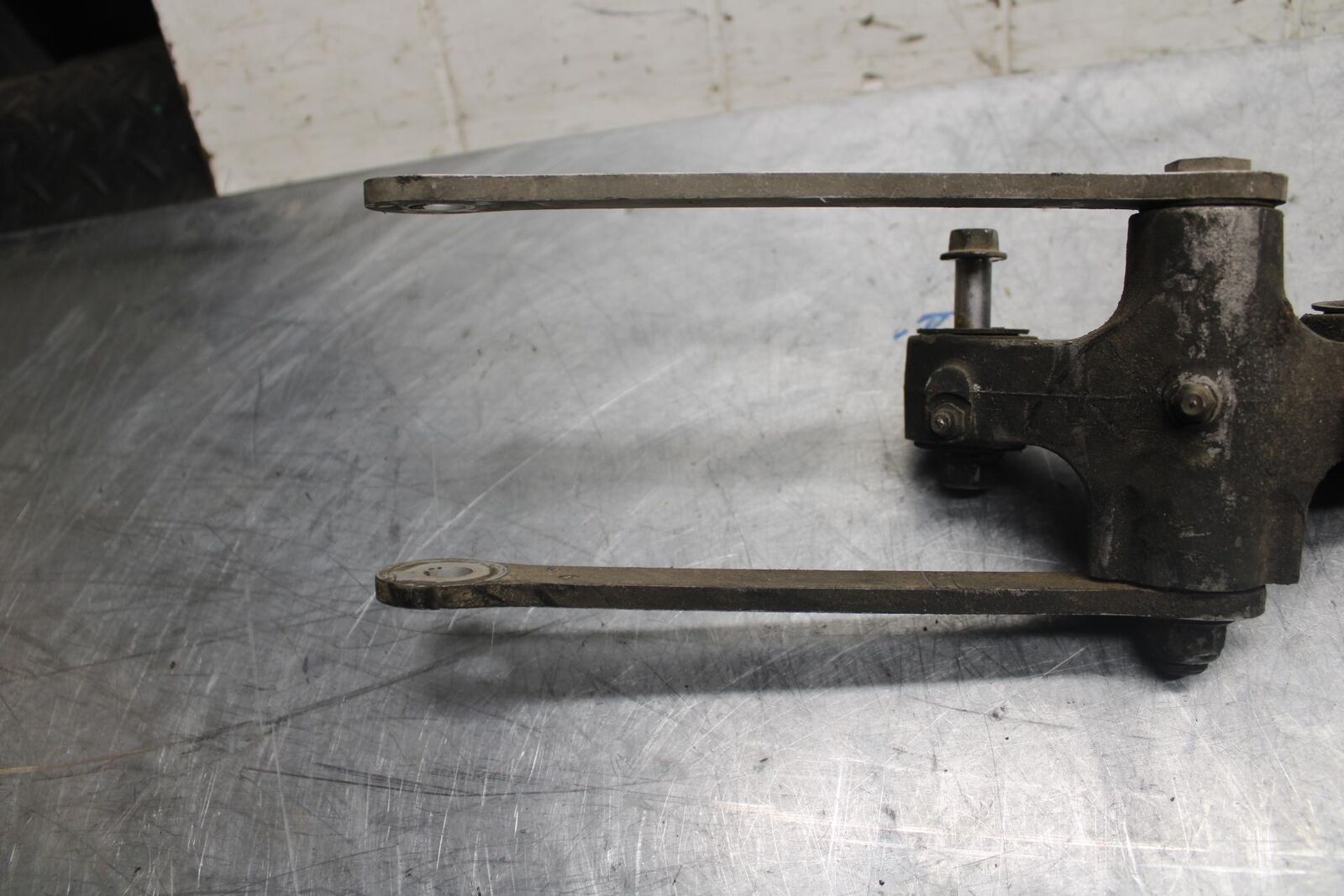 2004 Kawasaki Ninja ZX6RR ZX600M REAR DOGBONE SHOCK LINKAGE LINK BB43