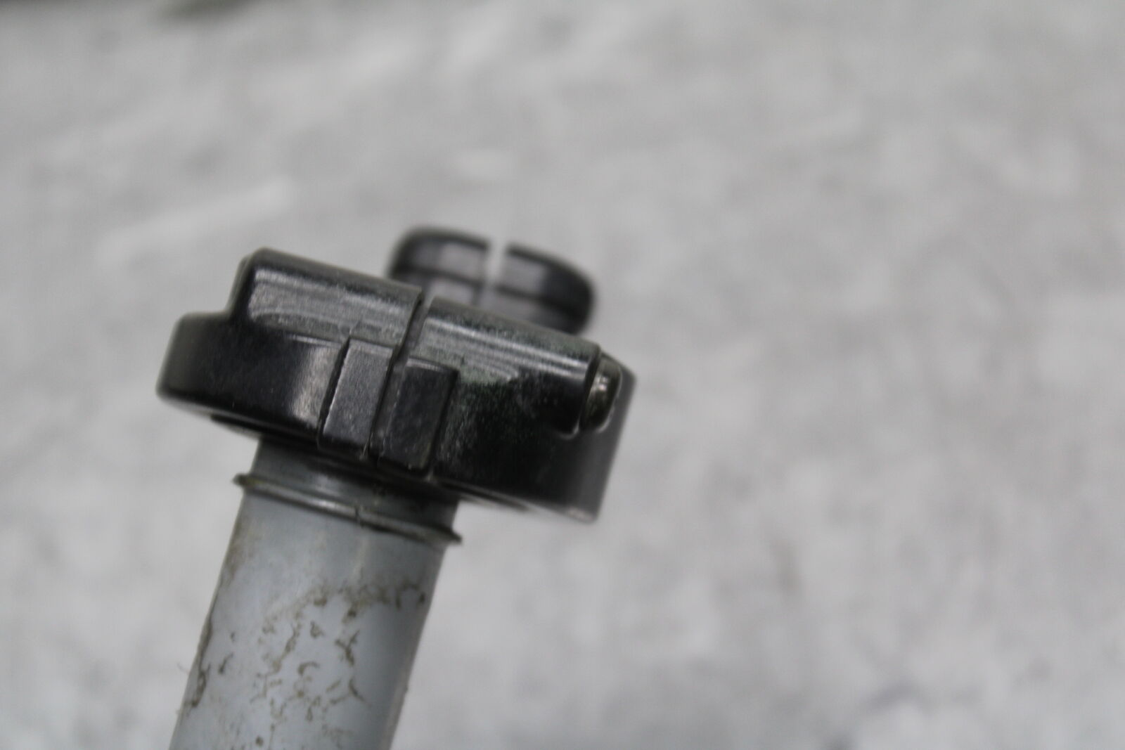 06-07 KAWASAKI NINJA ZX10R THROTTLE CABLE LINE HOUSING GUIDE BB115