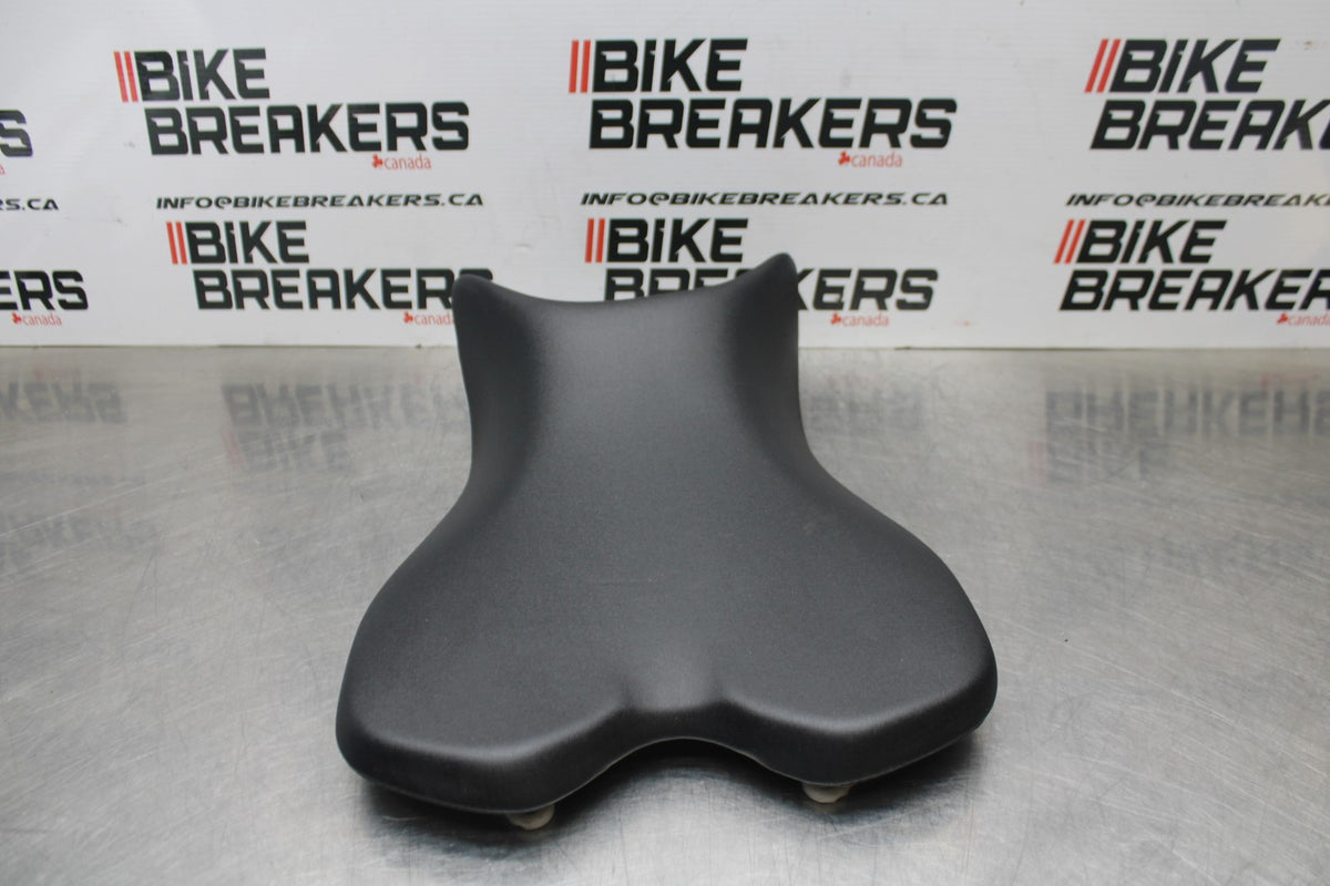 07 SUZUKI GSXR1000 FRONT DRIVERS SEAT PAD SADDLE PILLION BB770