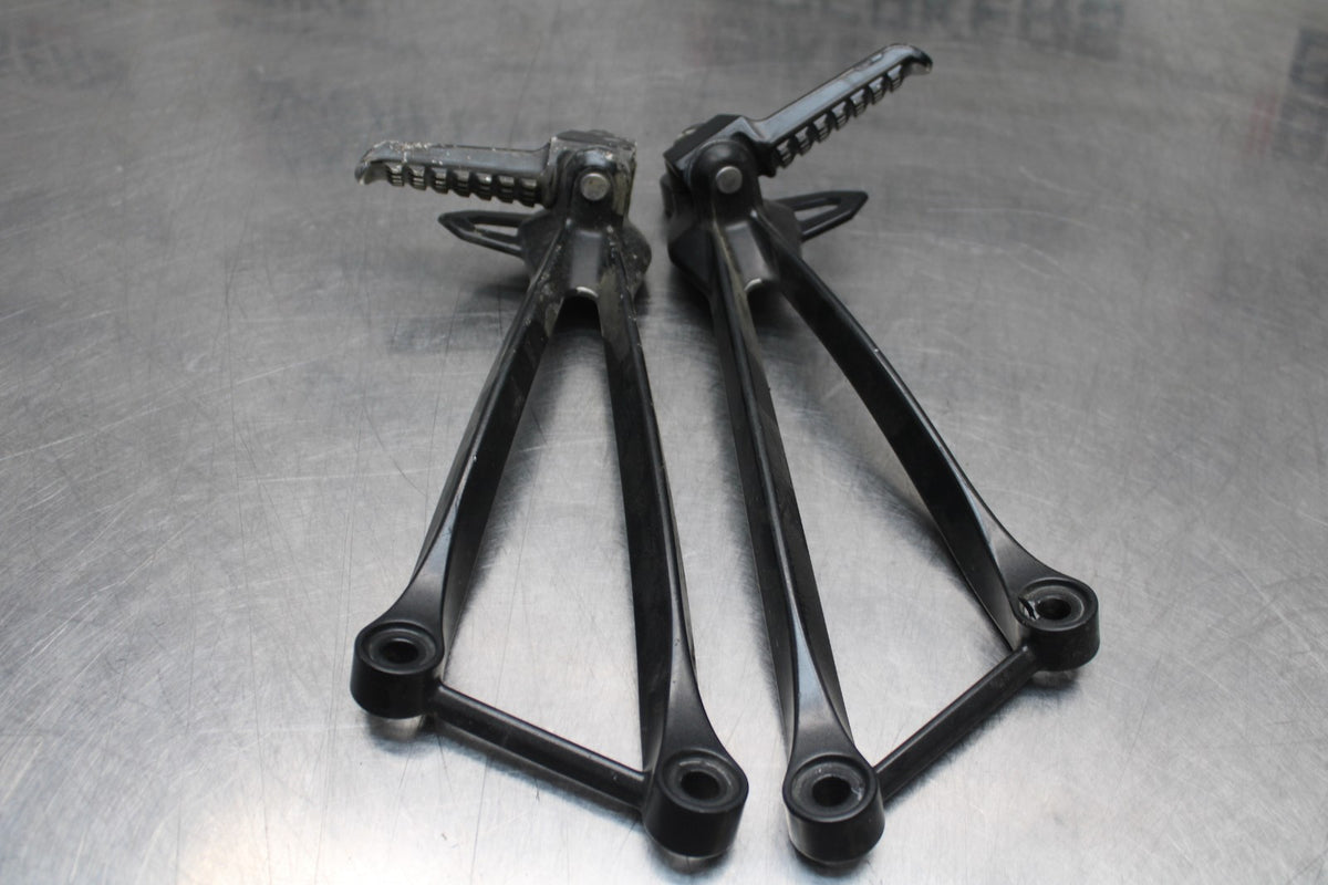 08 KAWASAKI NINJA ZX10R REAR BACK PASSENGER PEG SET PAIR BB201