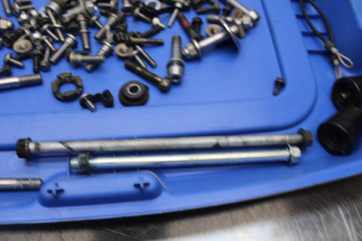 07 KAWASAKI Z1000 MOUNTING BOLTS HARDWARE MOTOR SCREWS BB148