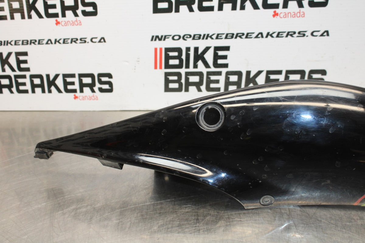06-07 SUZUKI GSXR 600 LEFT REAR BACK TAIL FAIRING COWL SHROUD BB178