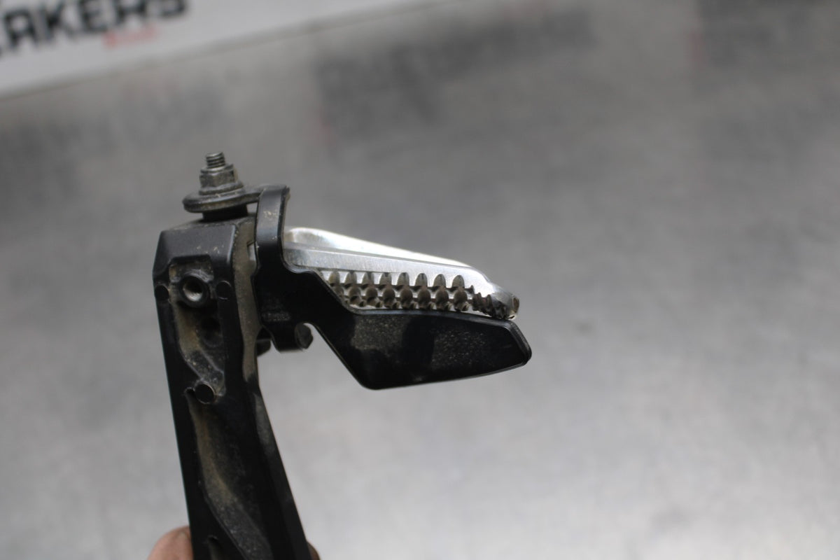 22-25 YAMAHA YZF R7 LEFT REAR BACK PASSENGER PEG BB769