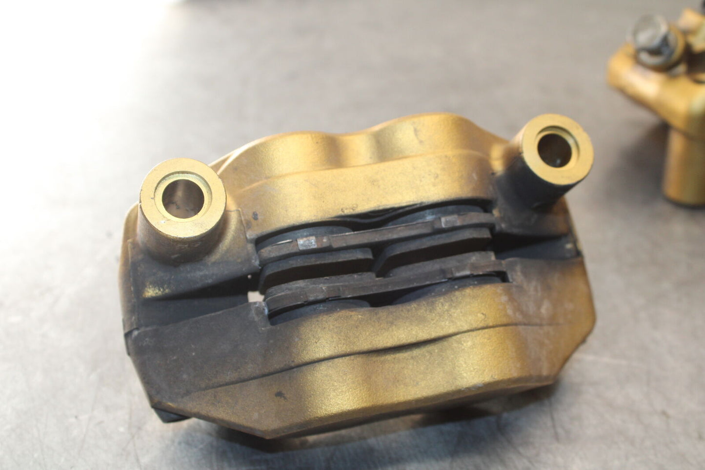 07-08 TRIUMPH DAYTONA 675 RIGHT LEFT FRONT BRAKE CALIPER SET PAIR CALIPERS BB685