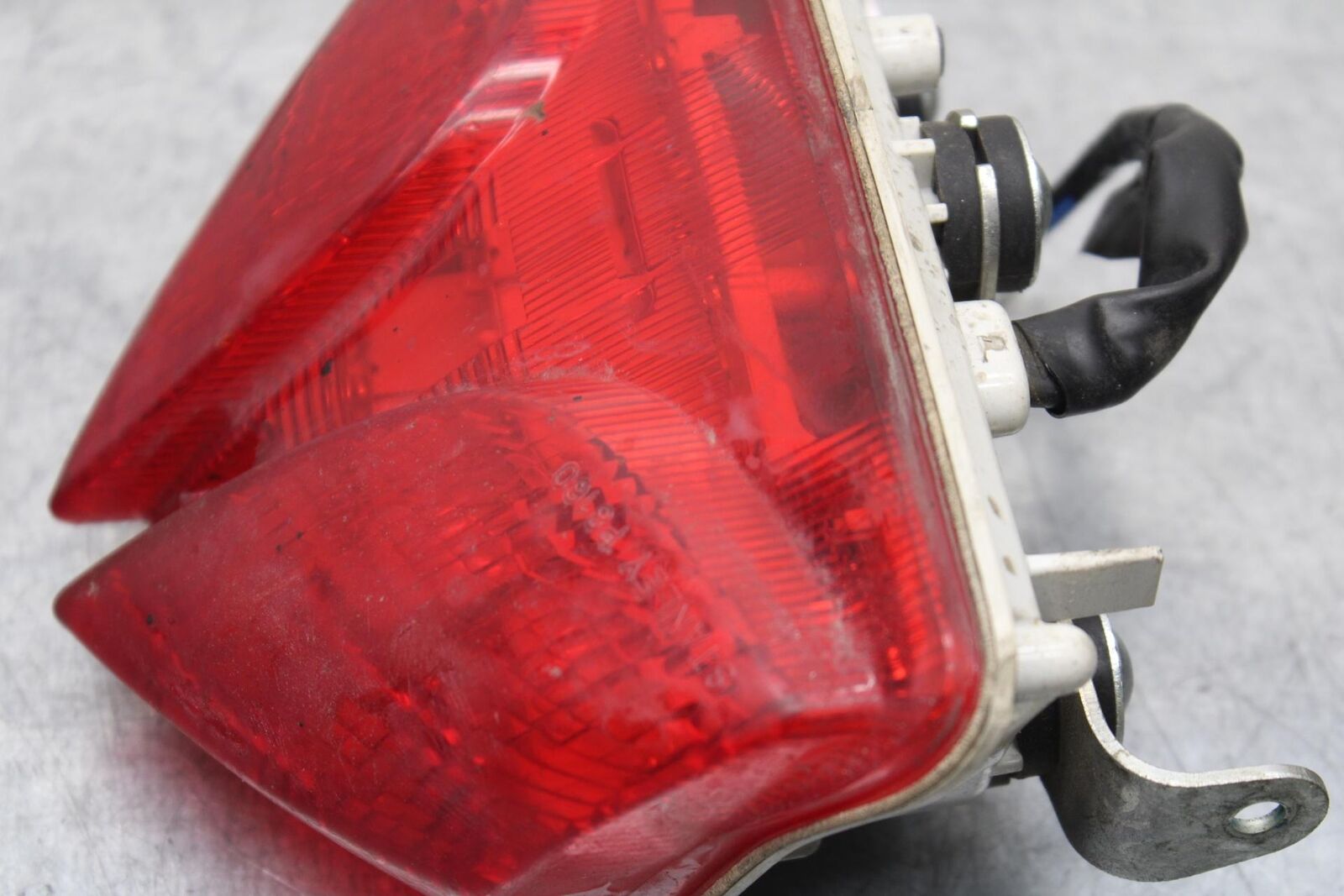 2011 Suzuki GSXR1000 REAR TAIL TAILLIGHT BACK BRAKE LIGHT 35910-41G31 BB96