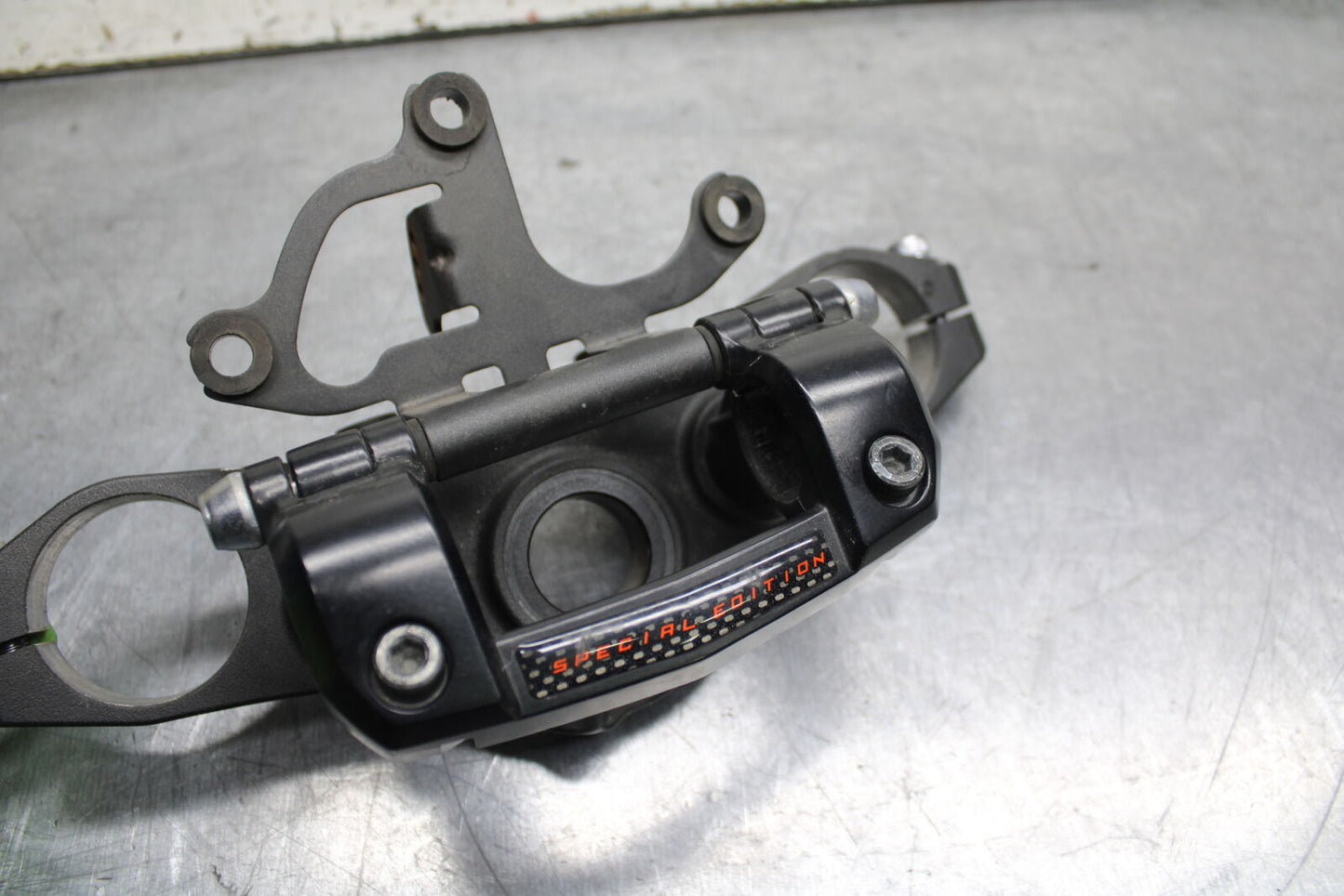 12-13 KAWASAKI Z1000 FORKS UPPER TRIPLE TREE CLAMP BB743