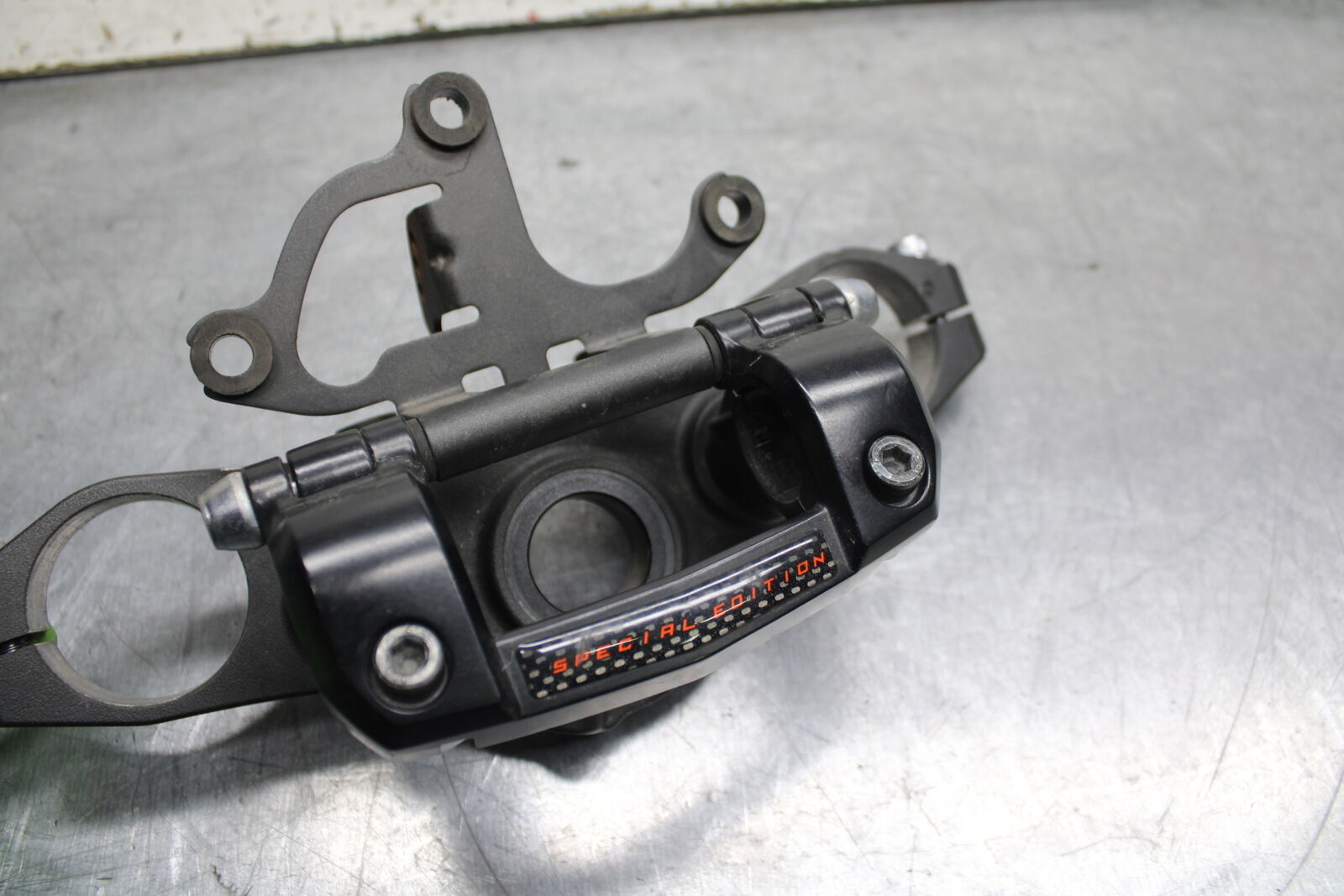 12-13 KAWASAKI Z1000 FORKS UPPER TRIPLE TREE CLAMP BB743