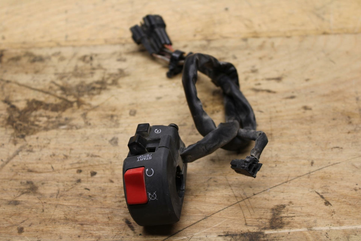 04-05 KAWASAKI NINJA ZX10R RIGHT CLIP ON HANDLE KILL OFF START SWITCH BB322