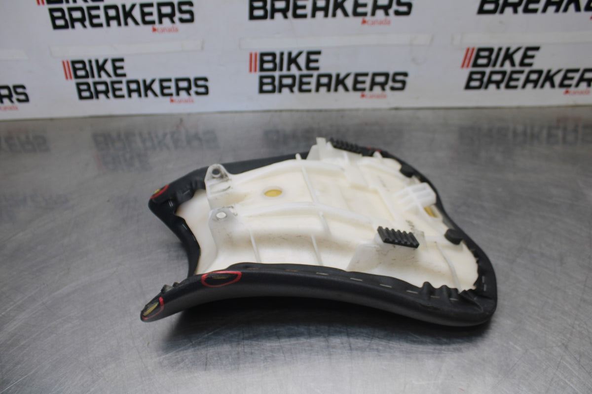 13-18 KAWASAKI NINJA ZX6R FRONT DRIVERS SEAT PAD SADDLE PILLION BB915