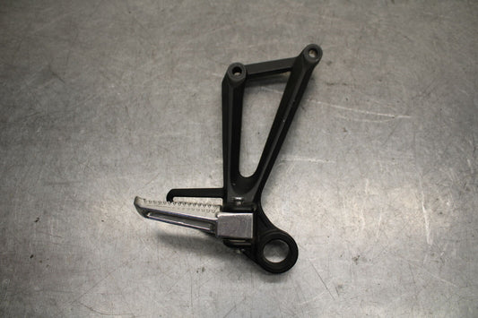 15-17 YAMAHA YZF R3 RIGHT REAR BACK PASSENGER PEG BB651