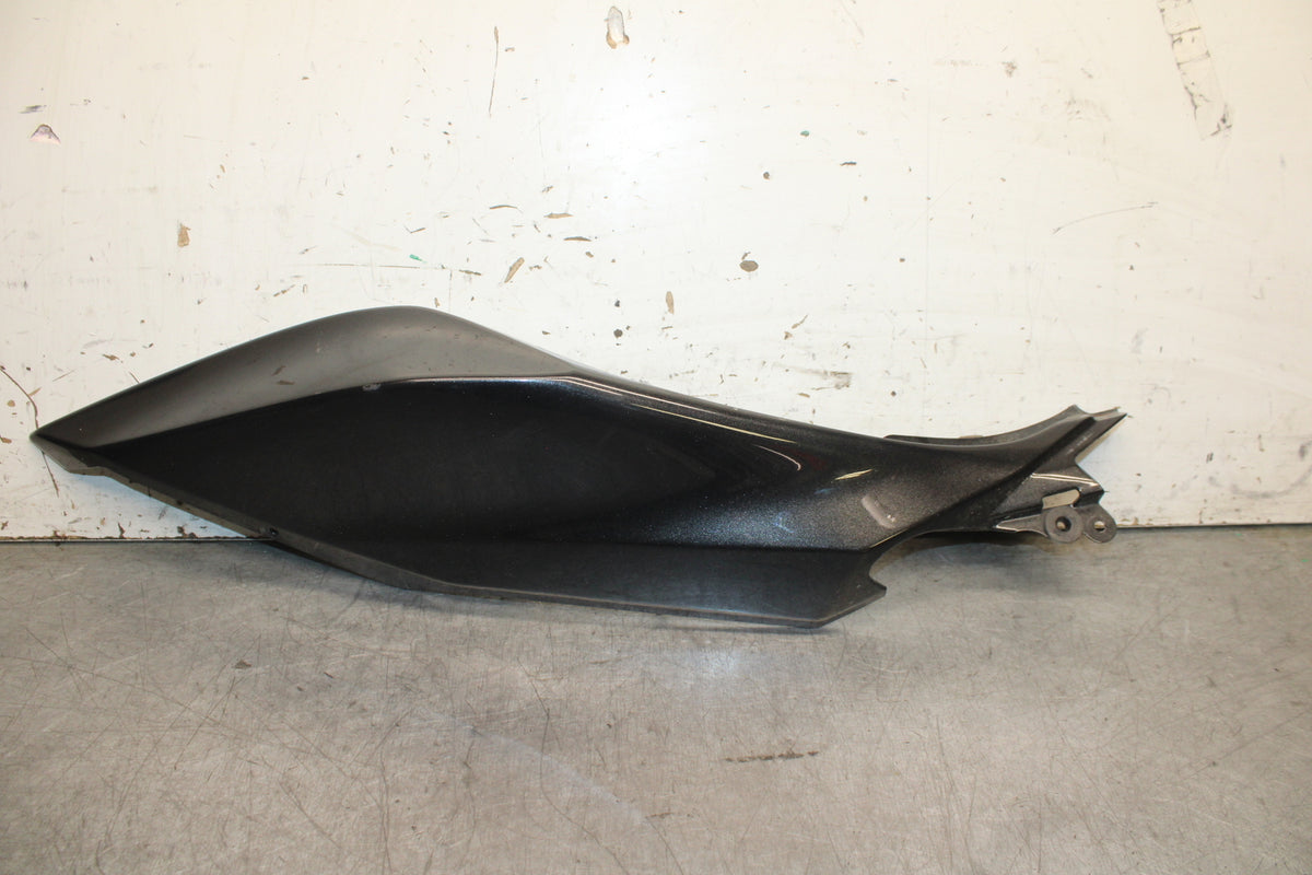 18-23 KAWASAKI NINJA 400 EX400 RIGHT REAR BACK TAIL FAIRING COWL SHROUD BB747