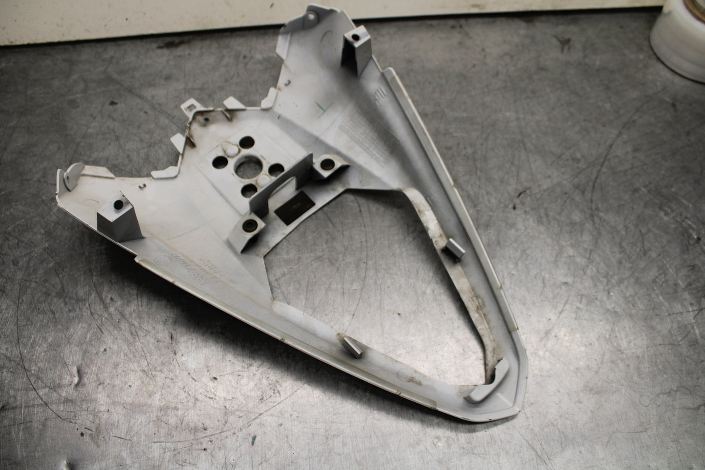 08-16 YAMAHA YZF R6 REAR BACK TAIL FAIRING COWL SHROUD BB431