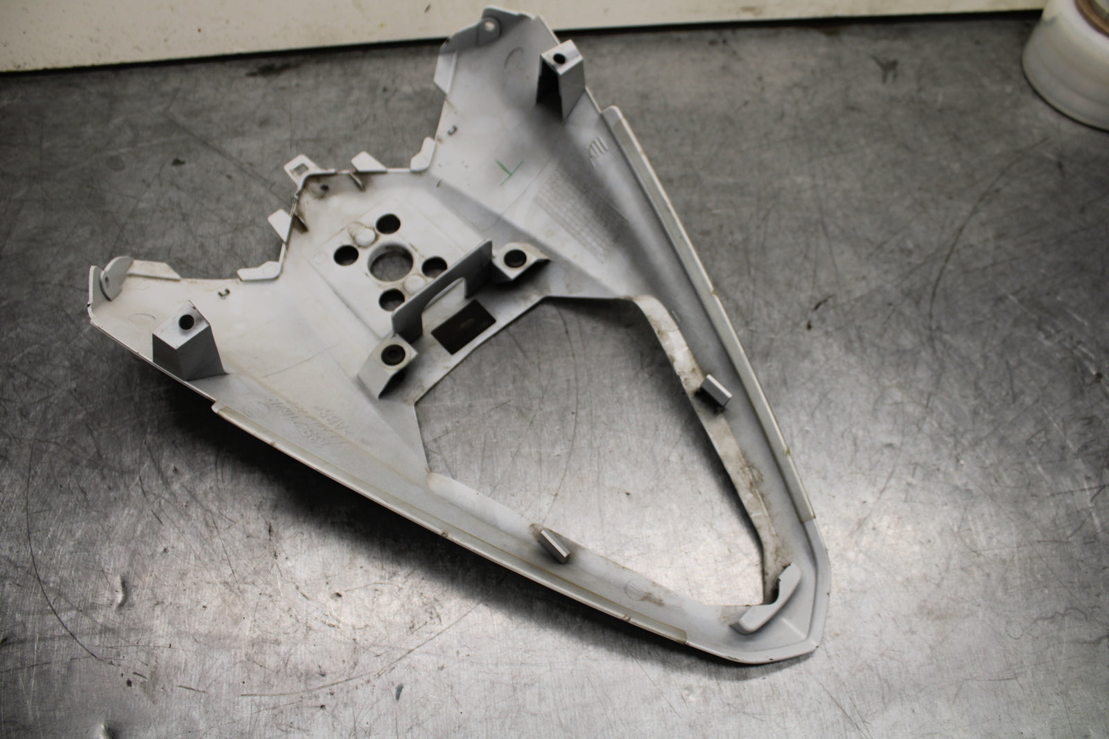 08-16 YAMAHA YZF R6 REAR BACK TAIL FAIRING COWL SHROUD BB431