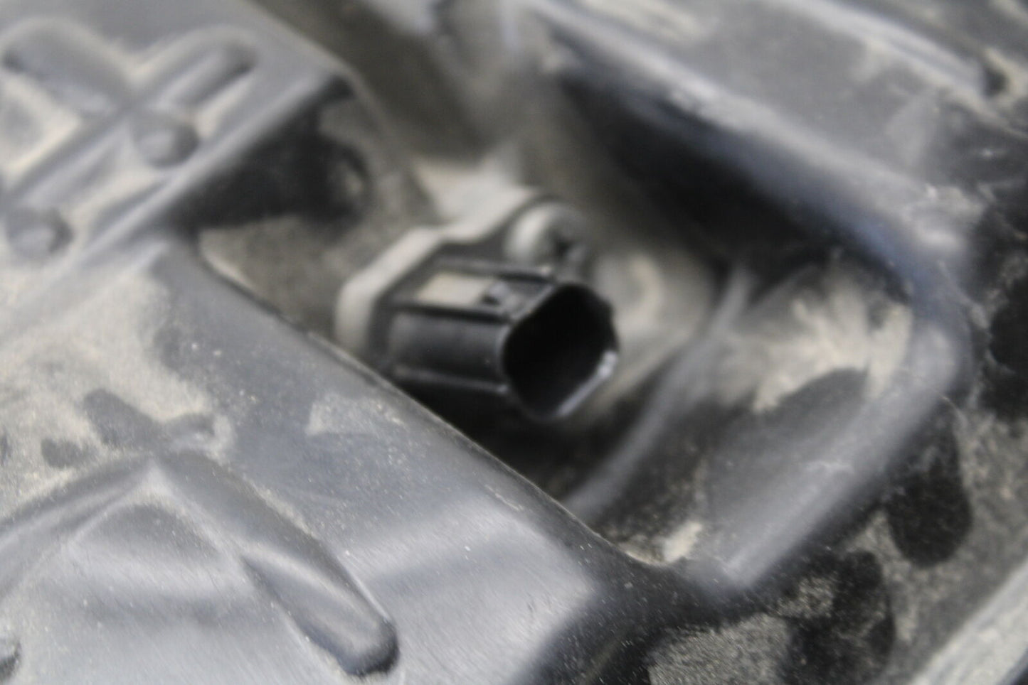 16 KAWASAKI NINJA ZX10R AIRBOX AIR INTAKE FILTER BOX 11010-0844 BB650