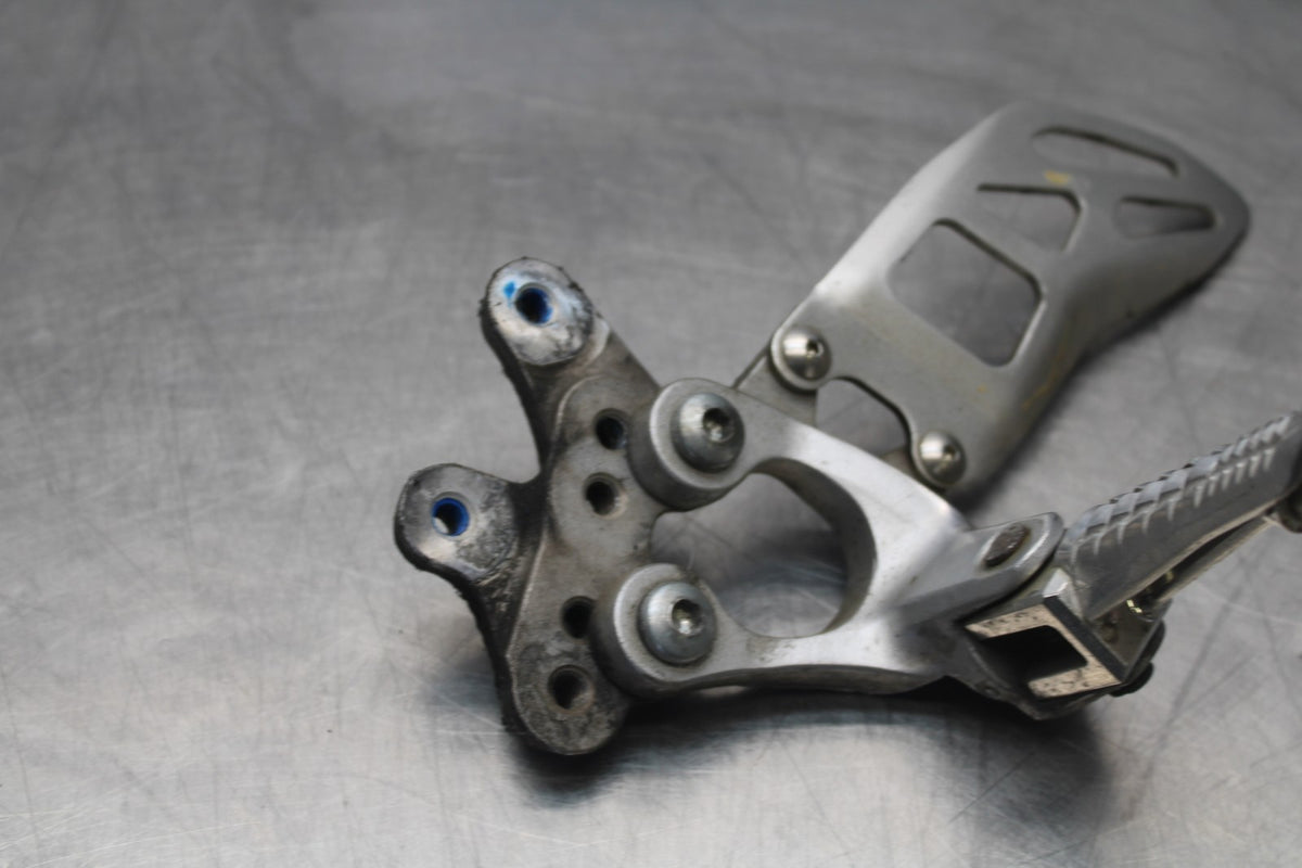 11-26 SUZUKI GSXR750 LEFT REARSET REAR SET DRIVER FOOT PEG REST STOP BB900